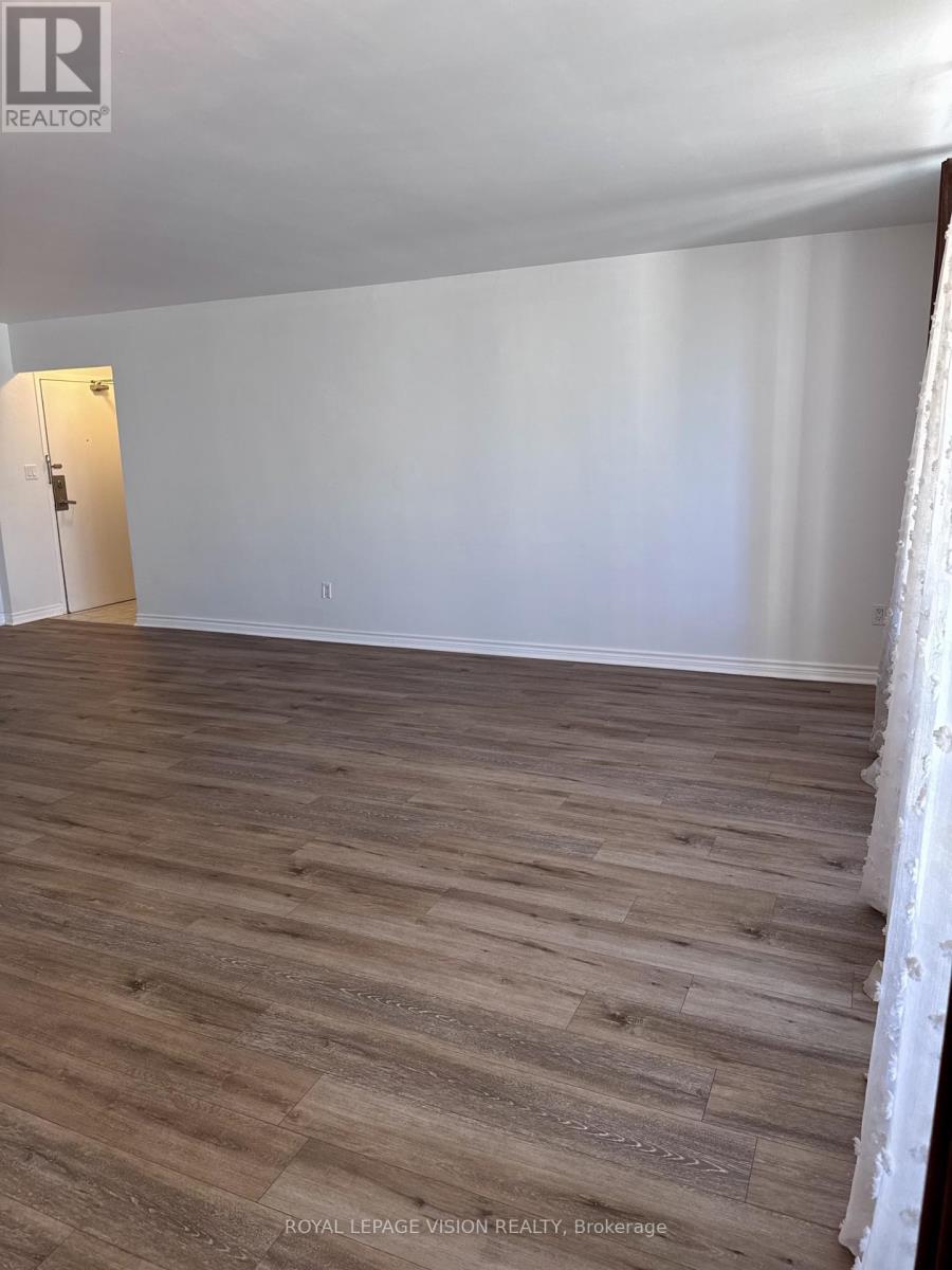 2801 - 5 Massey Square, Toronto, Ontario  M4C 5L6 - Photo 7 - E13683210