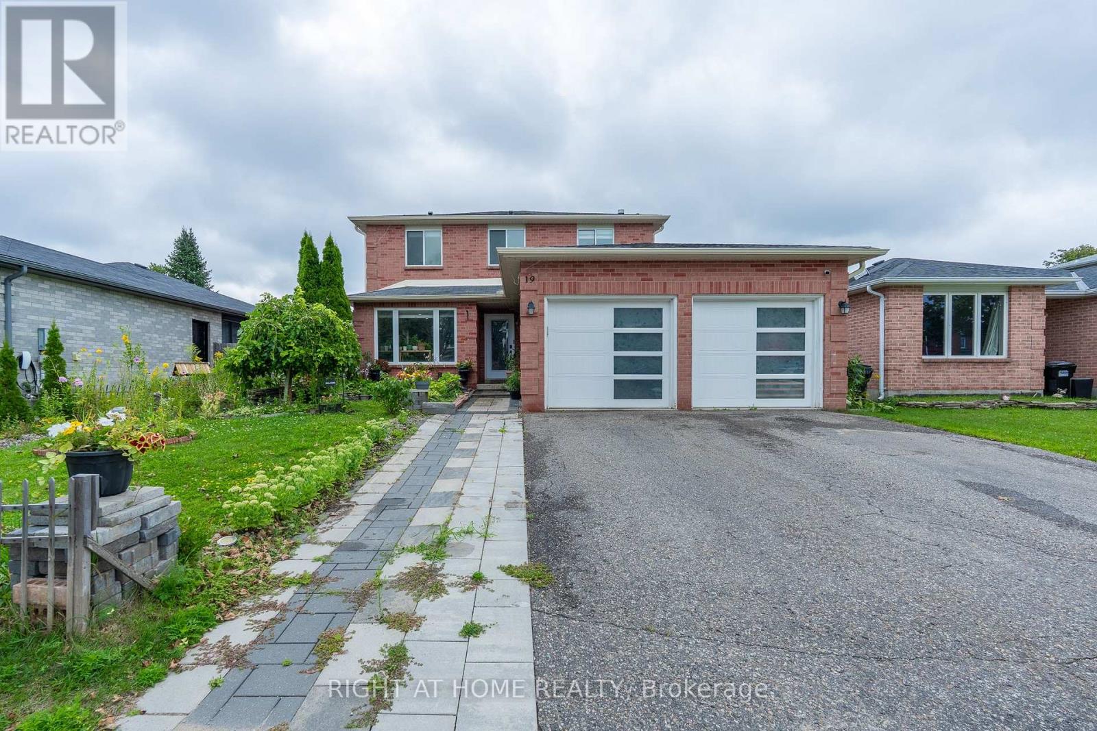 19 CARDINAL STREET, Barrie, Ontario