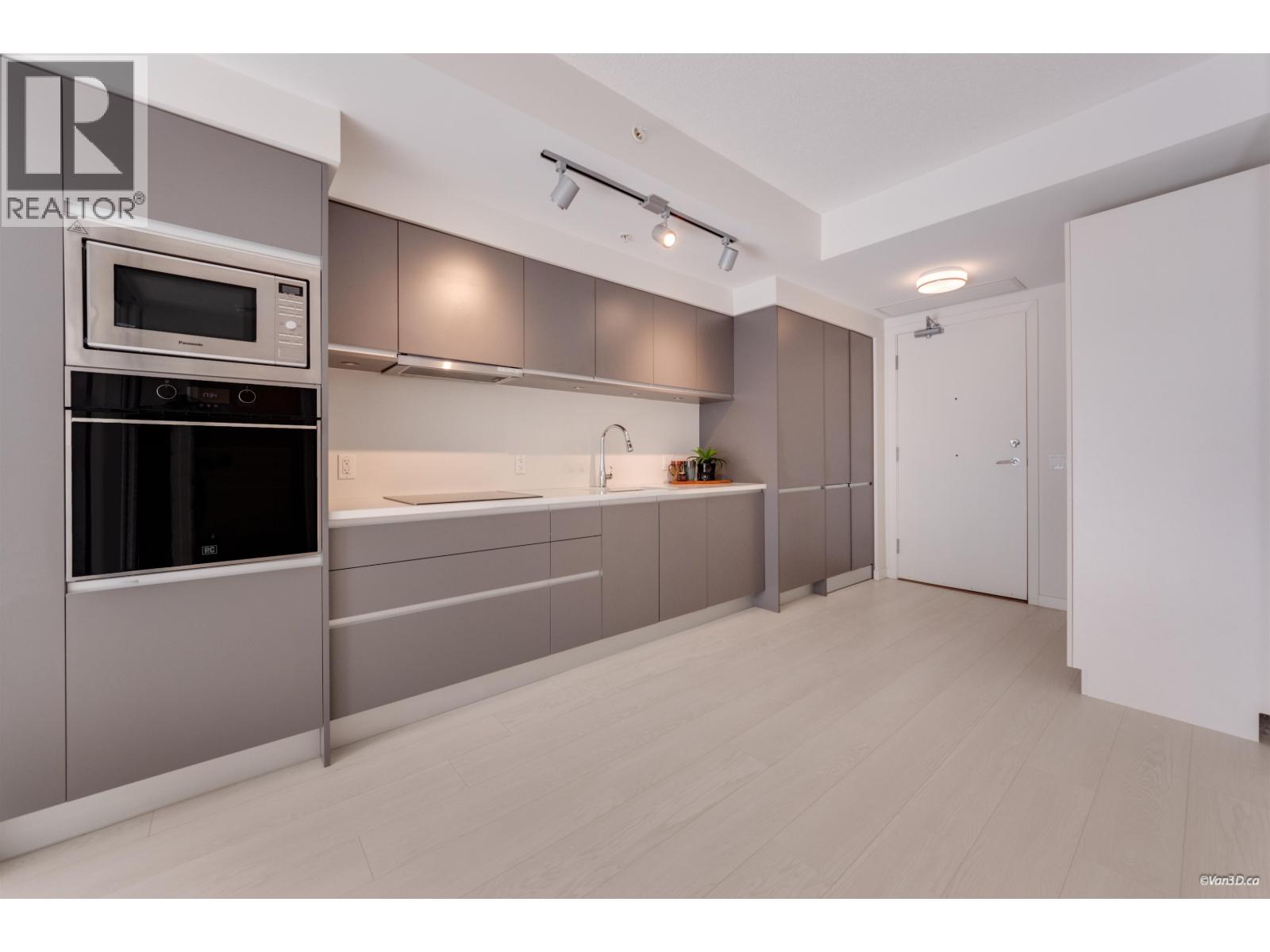 628 180 E 2ND AVENUE, Vancouver, British Columbia