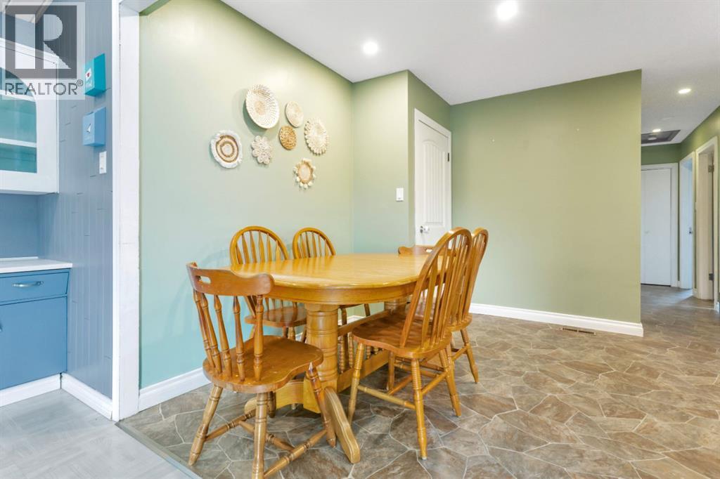 5215 52 Avenue, Eckville, Alberta  T0M 0X0 - Photo 8 - A2328186