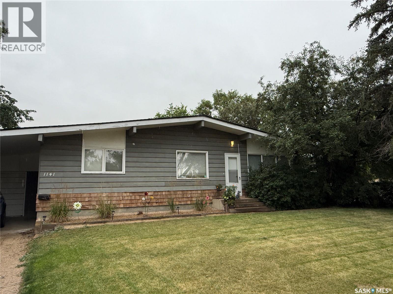 1141 Hartney Avenue, Weyburn, Saskatchewan  S4H 0L9 - Photo 1 - SK045845