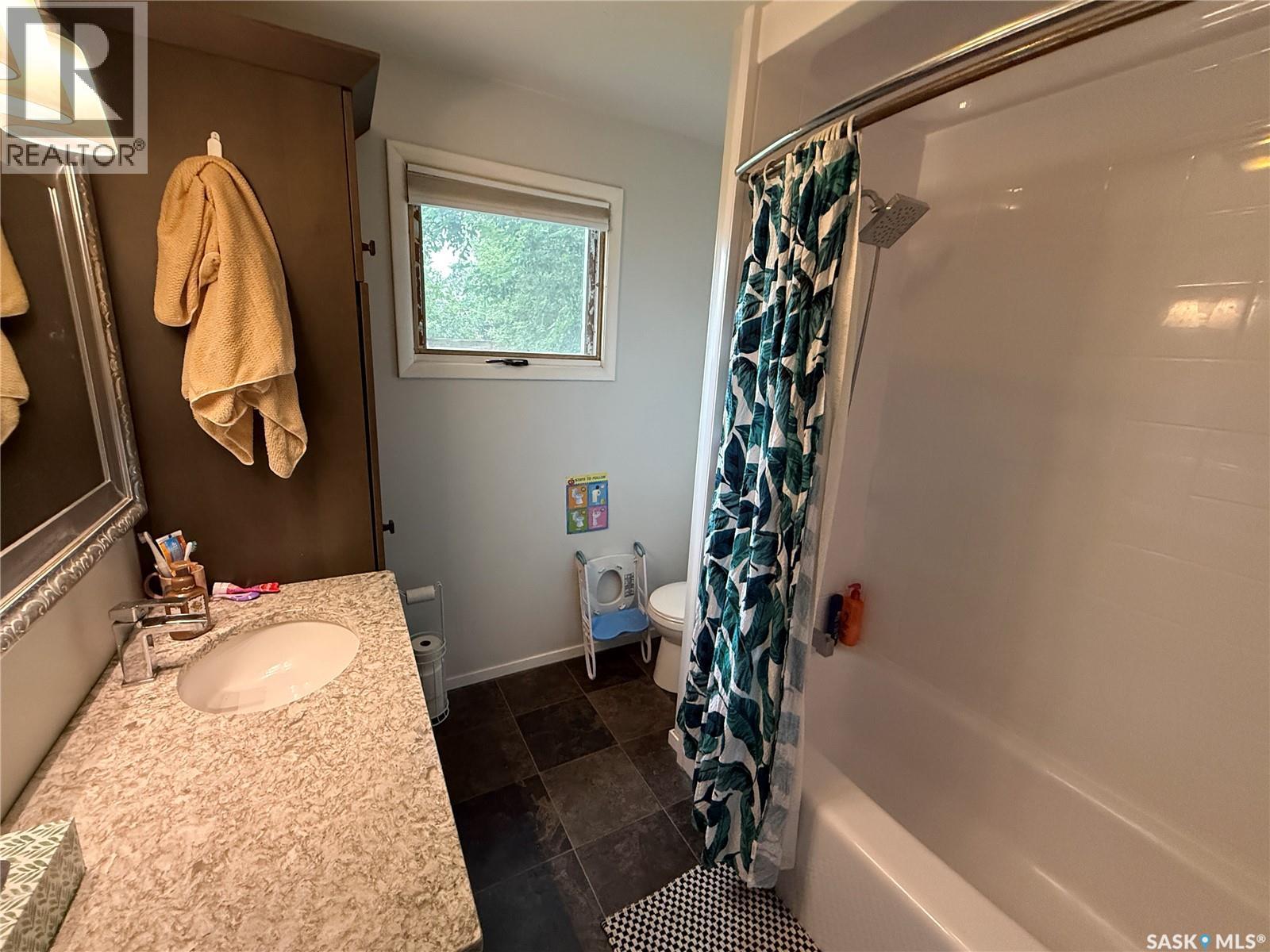 1141 Hartney Avenue, Weyburn, Saskatchewan  S4H 0L9 - Photo 11 - SK045845