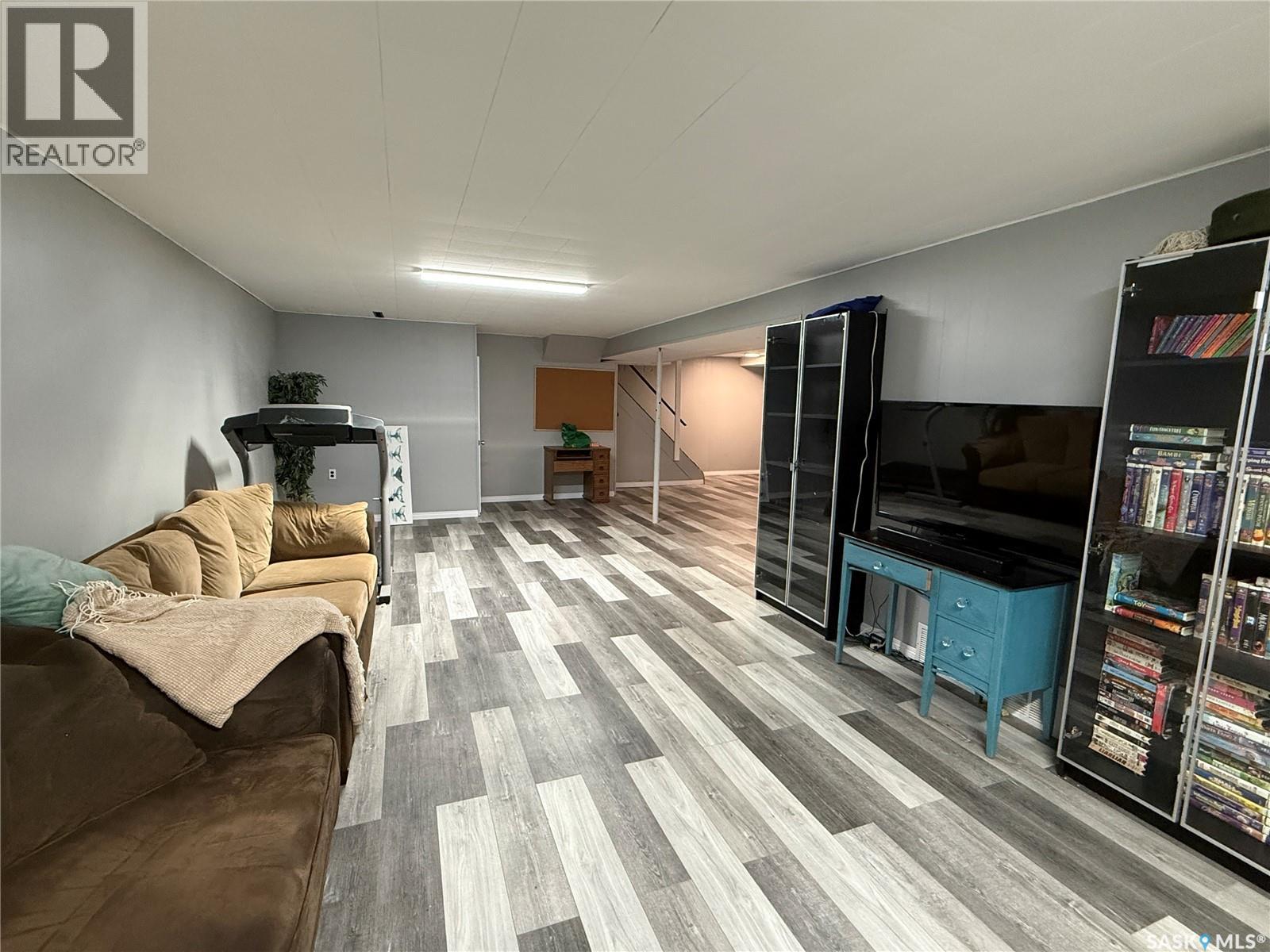 1141 Hartney Avenue, Weyburn, Saskatchewan  S4H 0L9 - Photo 12 - SK045845