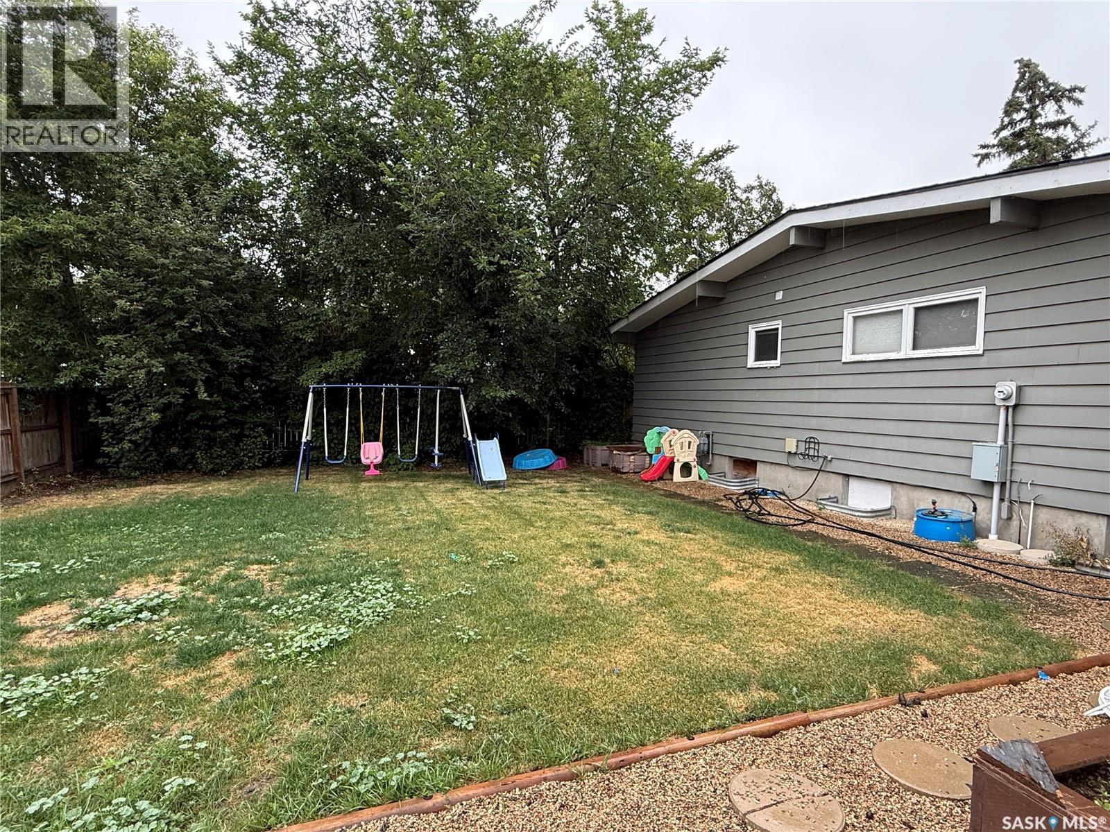 1141 Hartney Avenue, Weyburn, Saskatchewan  S4H 0L9 - Photo 24 - SK045845