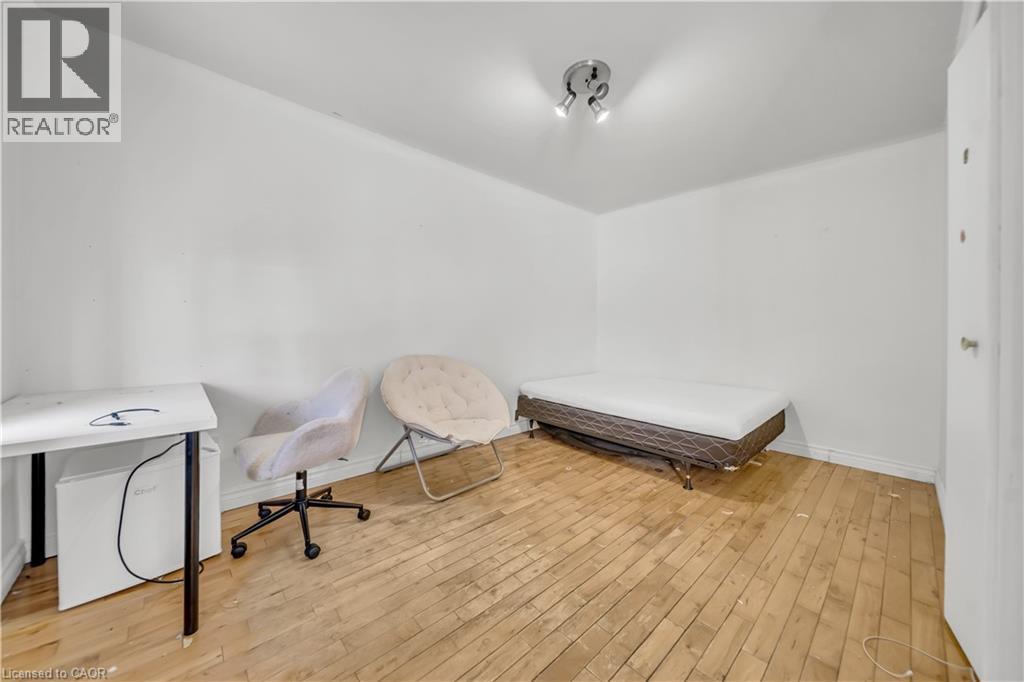 24 Columbia Street W, Waterloo, Ontario N2L 3K3 - Photo 5 - 40823673