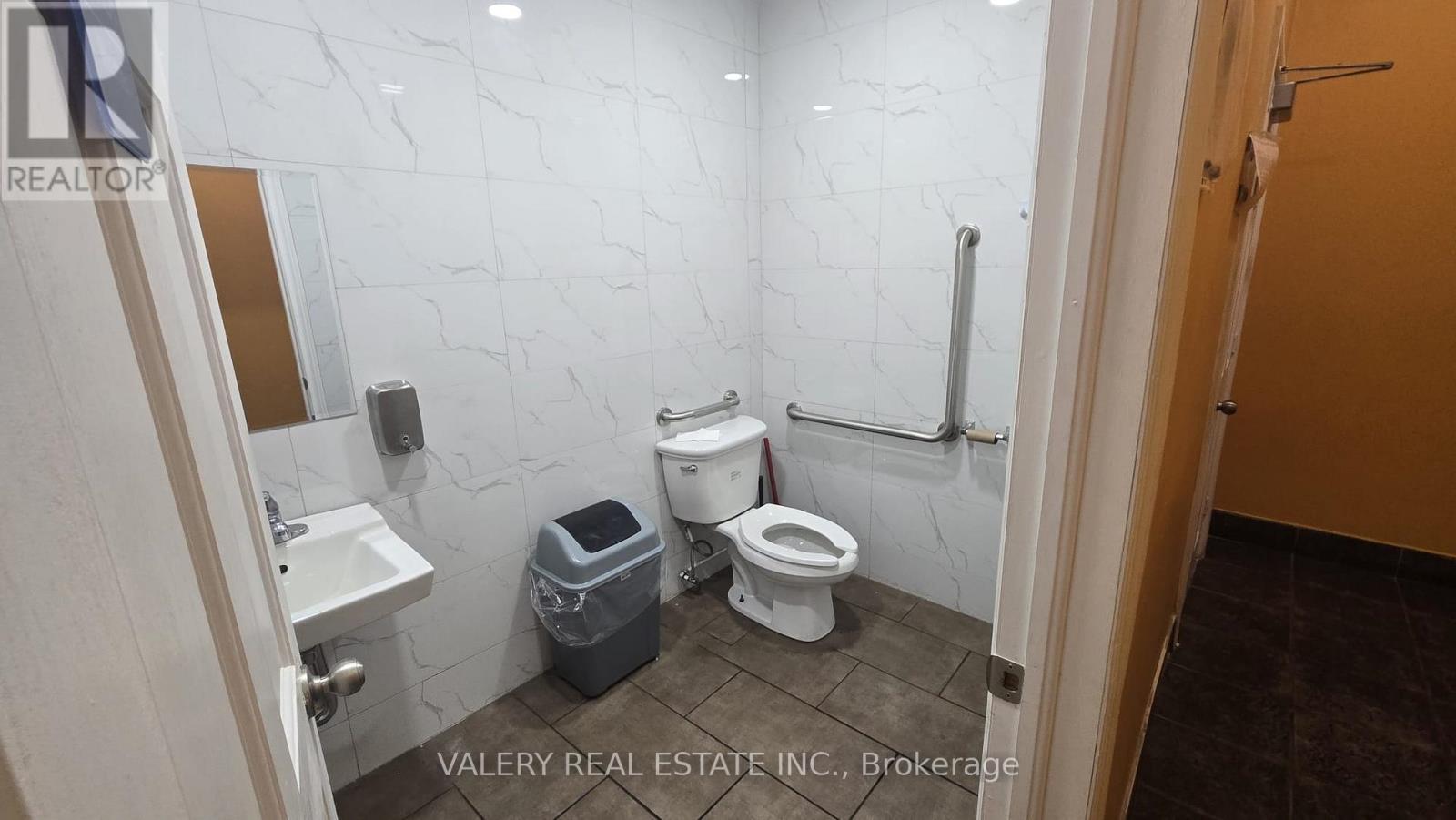 12a - 1125 Dundas Street East Street E, Mississauga, Ontario  L4Y 2C3 - Photo 16 - W13685628