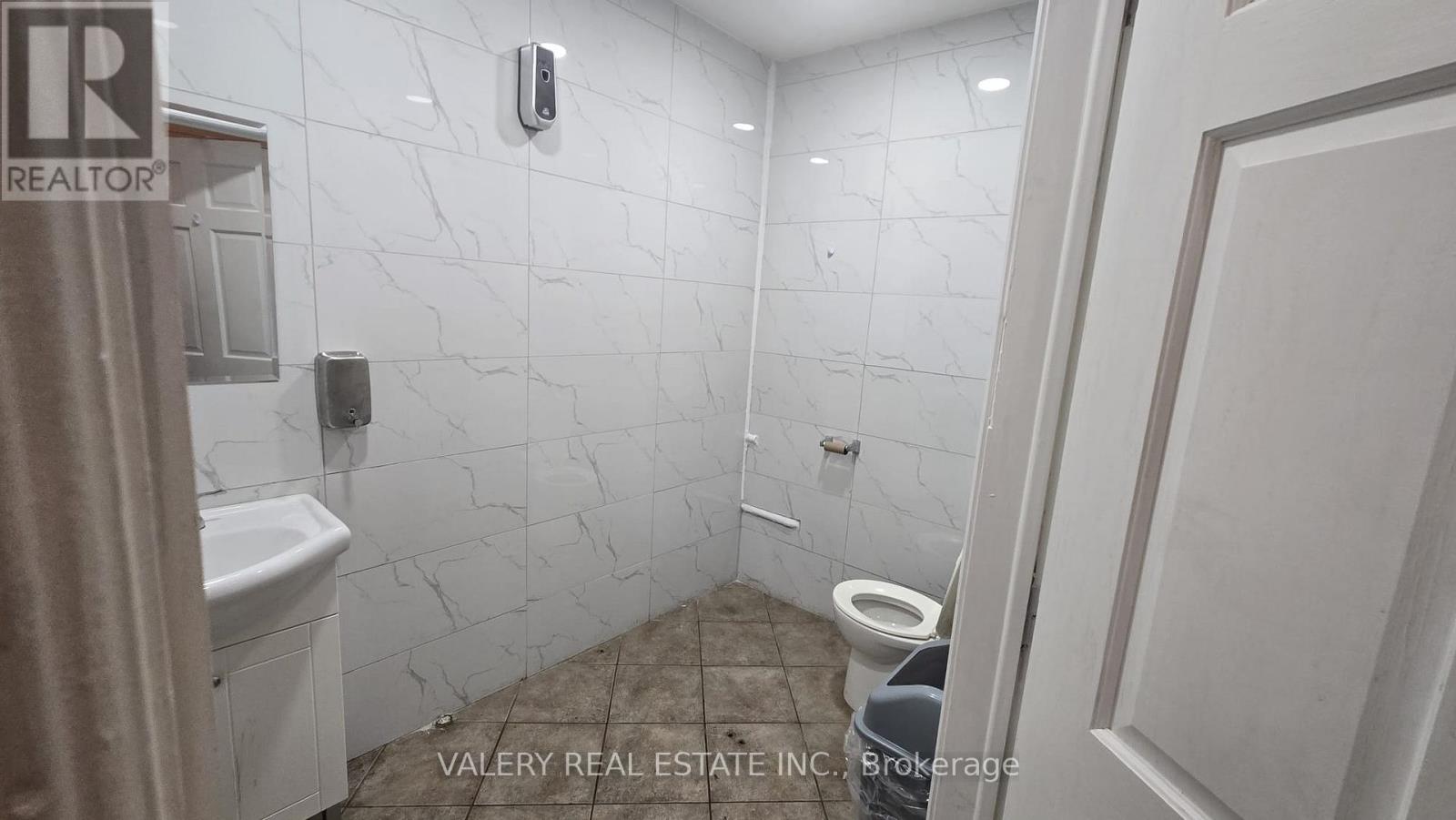12a - 1125 Dundas Street East Street E, Mississauga, Ontario  L4Y 2C3 - Photo 17 - W13685628