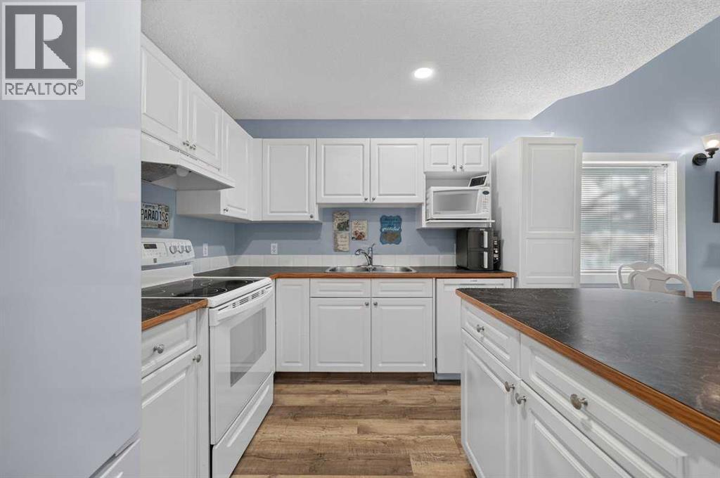 61 Somervale Point Sw, Calgary, Alberta  T2Y 3K4 - Photo 5 - A2332638