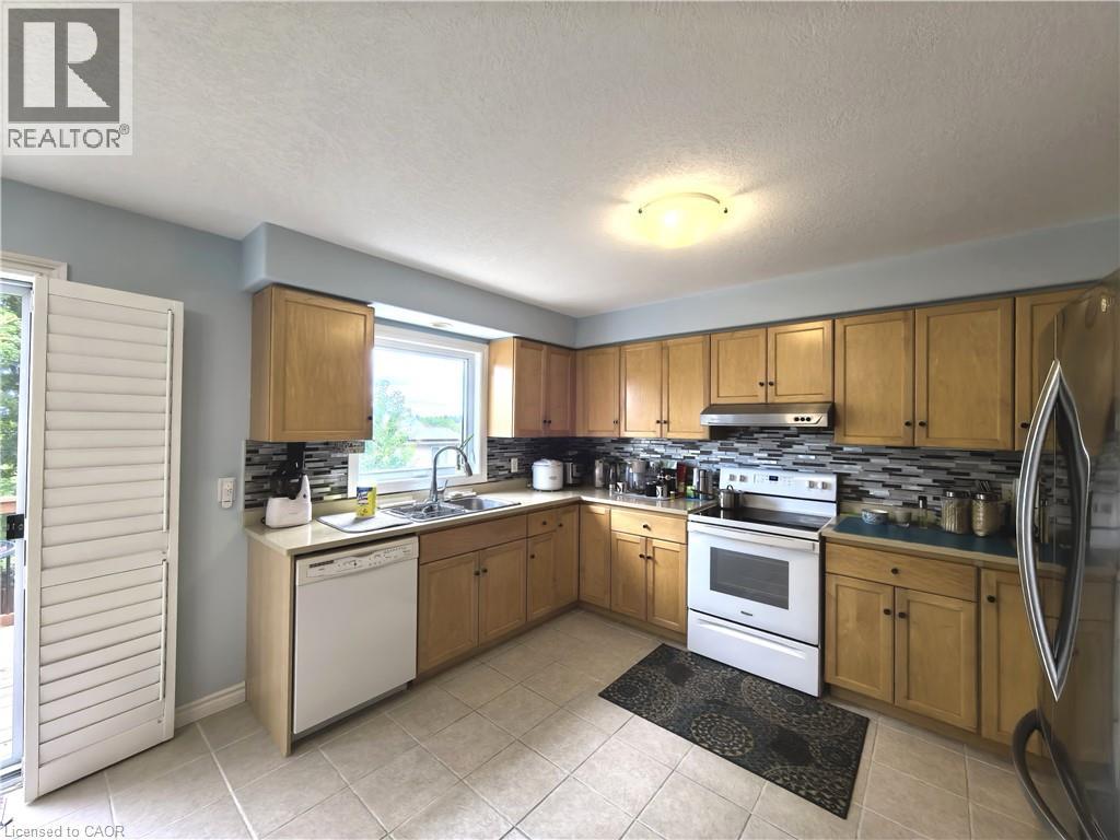 728 Munich Circle, Waterloo, Ontario  N2V 2N6 - Photo 5 - 40856499