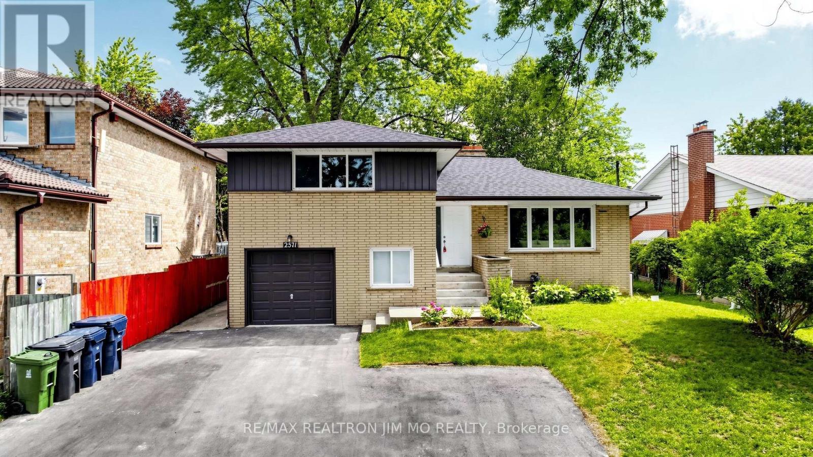 2571 KENNEDY ROAD, Toronto, Ontario
