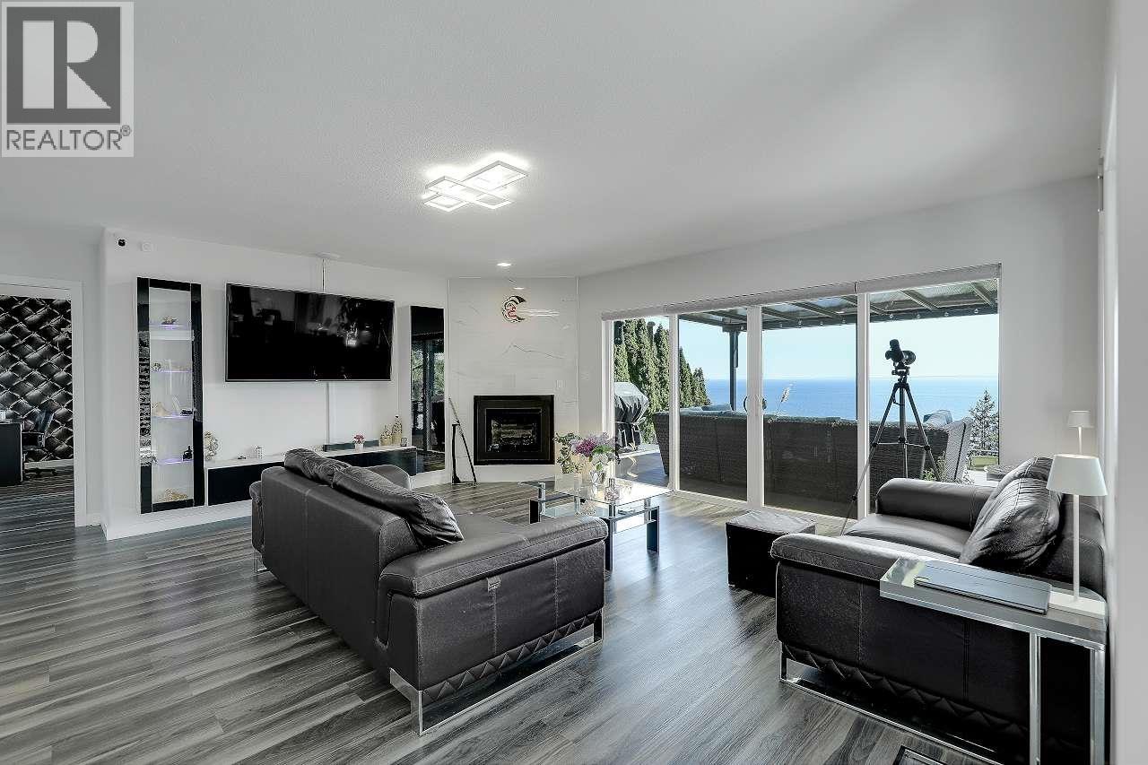 7811 Redrooffs Road, Halfmoon Bay, British Columbia  V0N 1Y1 - Photo 3 - R3123827