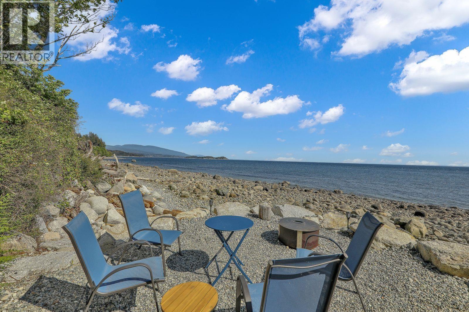 7811 REDROOFFS ROAD, Halfmoon Bay, British Columbia