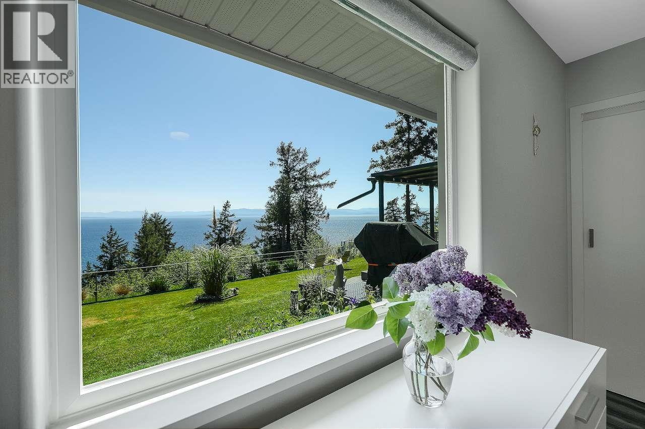 7811 Redrooffs Road, Halfmoon Bay, British Columbia  V0N 1Y1 - Photo 9 - R3123827