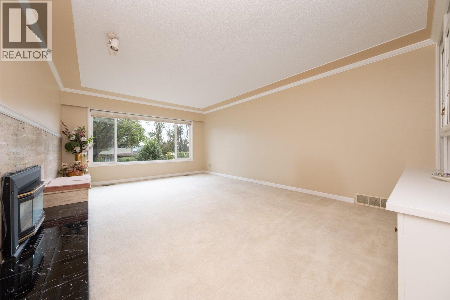 775 Esmond Avenue, Burnaby, British Columbia  V5C 4K4 - Photo 2 - R3128014
