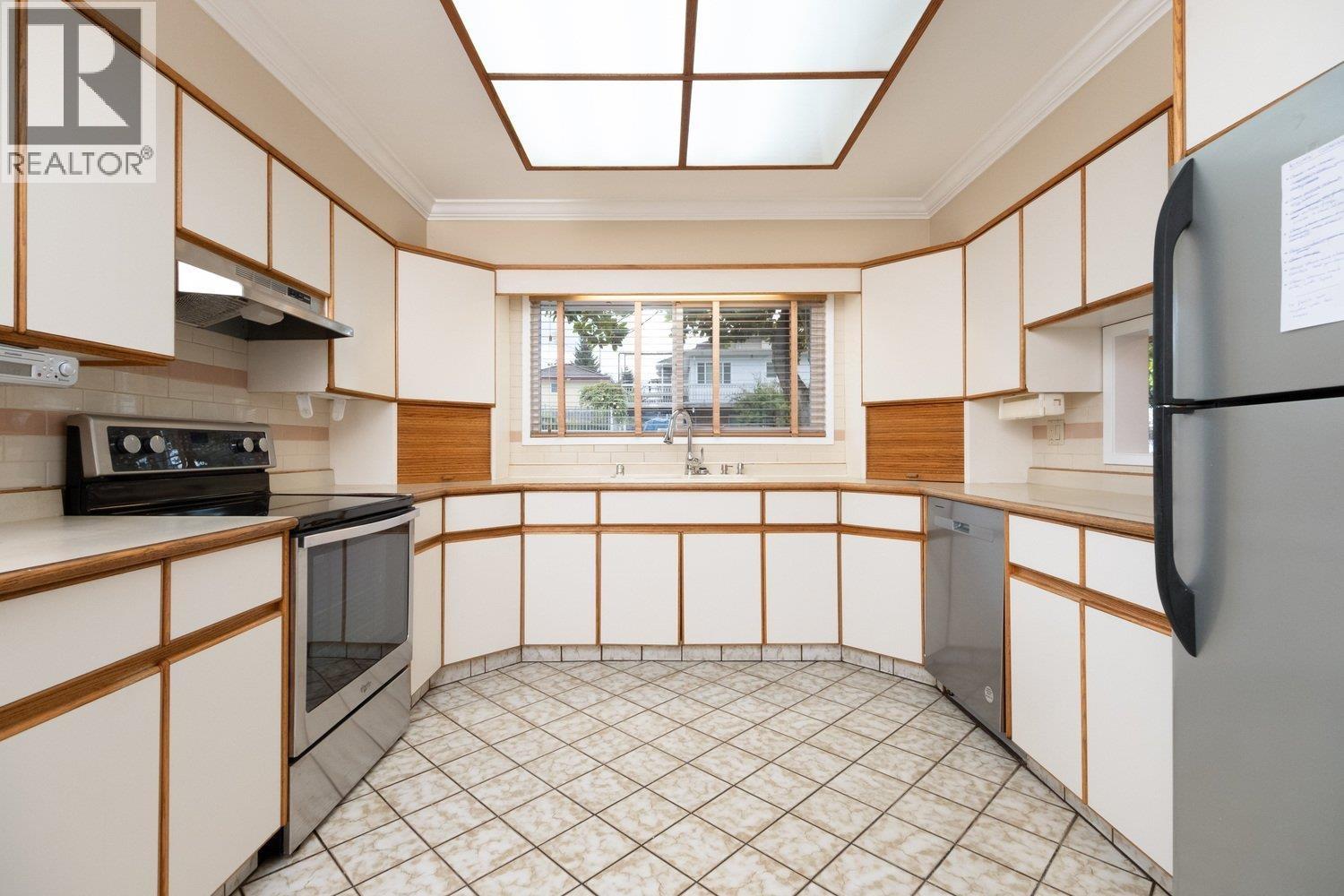775 Esmond Avenue, Burnaby, British Columbia  V5C 4K4 - Photo 5 - R3128014
