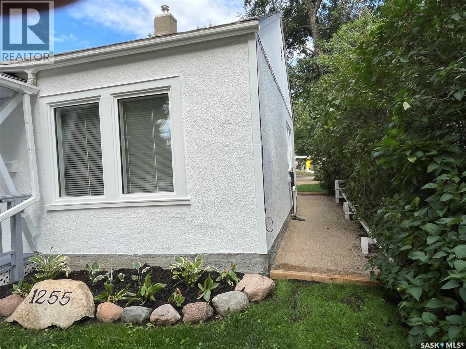1255 Atkinson Street, Regina, Saskatchewan  S4N 3V7 - Photo 3 - SK045885