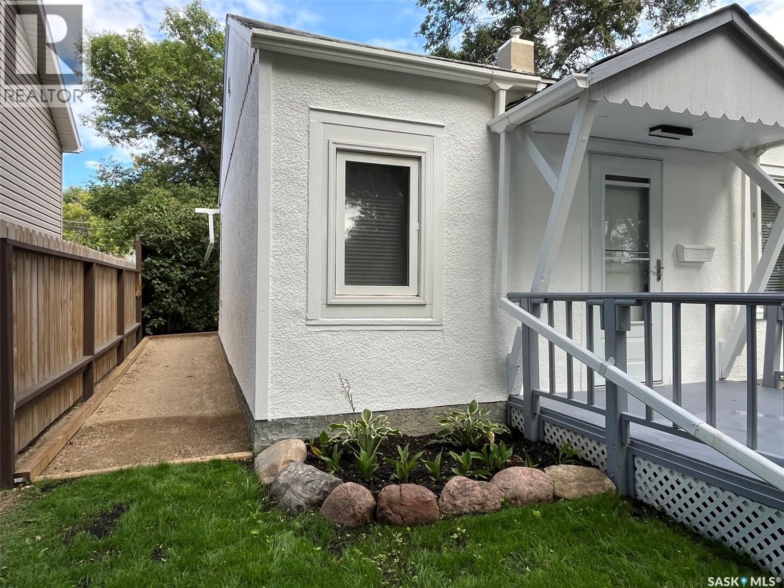 1255 Atkinson Street, Regina, Saskatchewan  S4N 3V7 - Photo 4 - SK045885