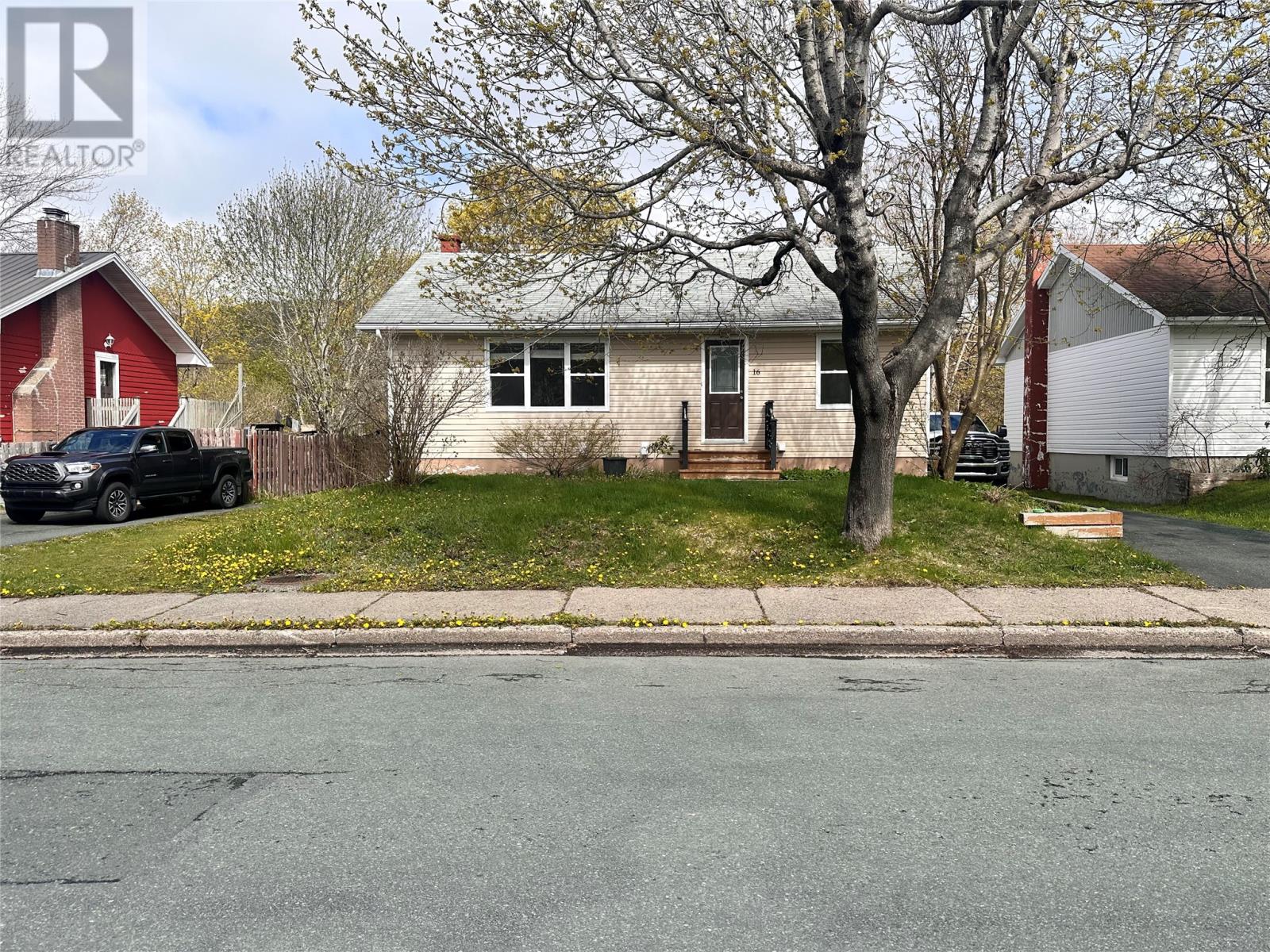 16 Hatcher Street, St. John's — photo 2