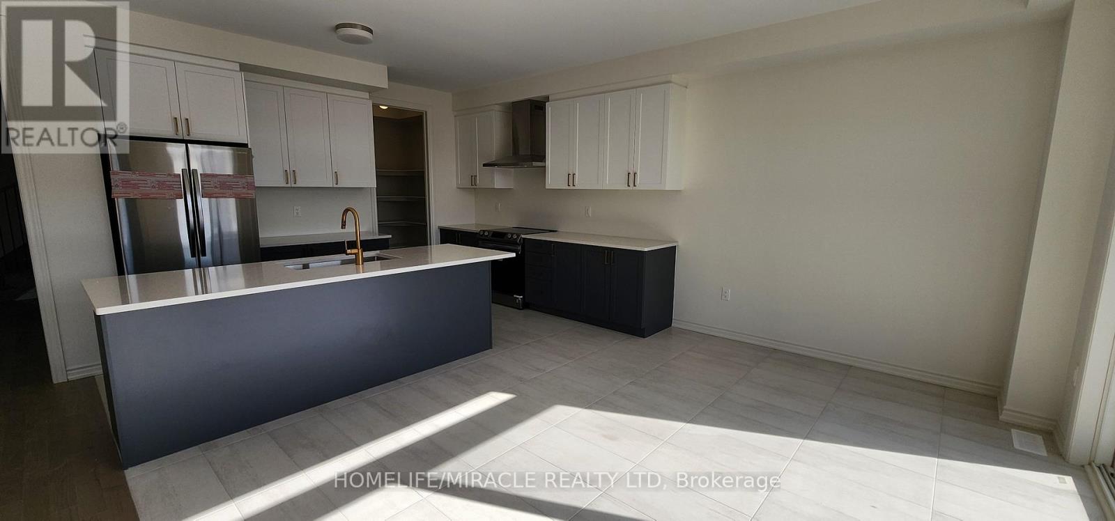 30 Hummingbird Grove, Adjala-Tosorontio, Ontario  L0G 1W0 - Photo 5 - N13641488