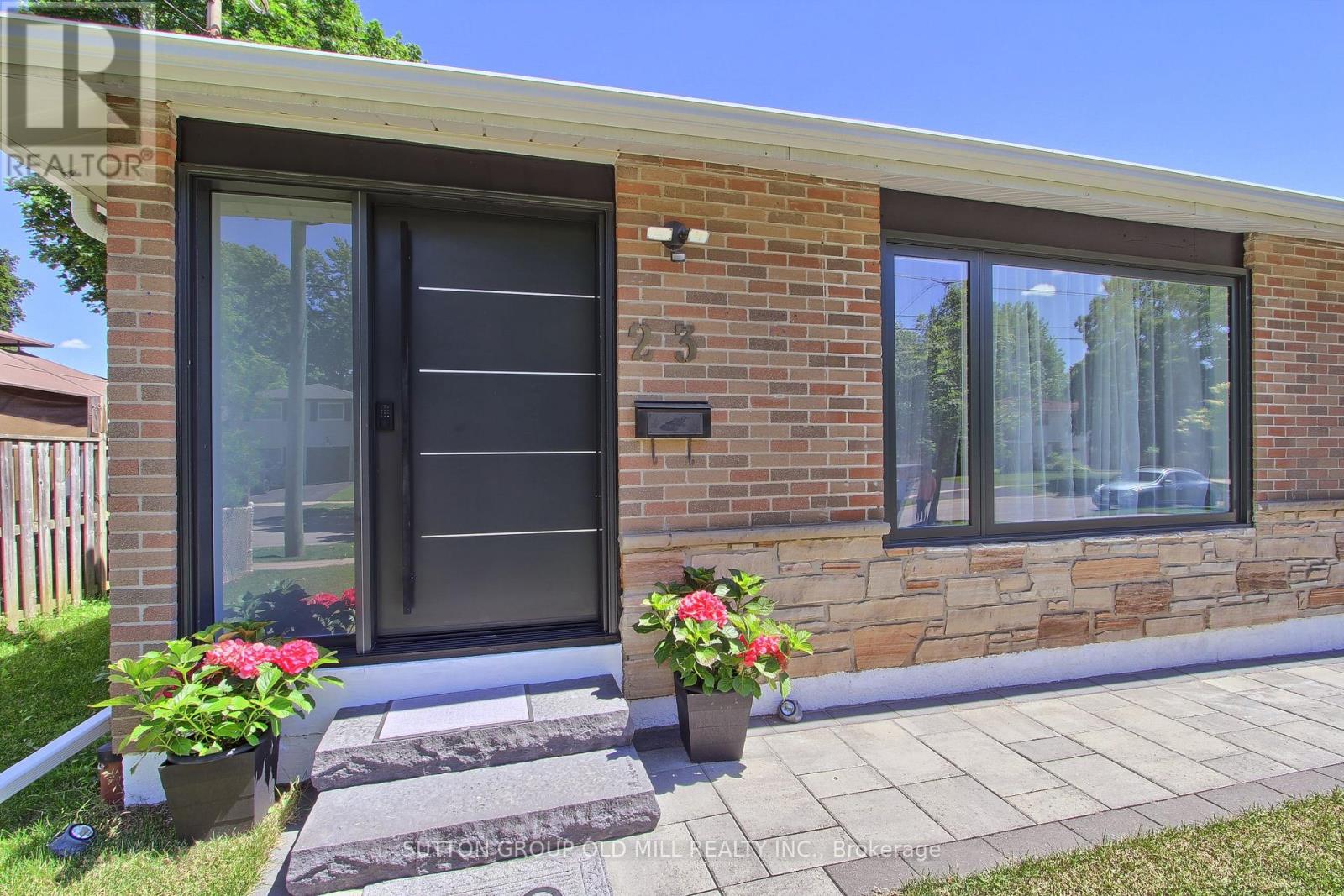 23 Moore Park Crescent, Halton Hills, Ontario  L7G 2T3 - Photo 2 - W13571620