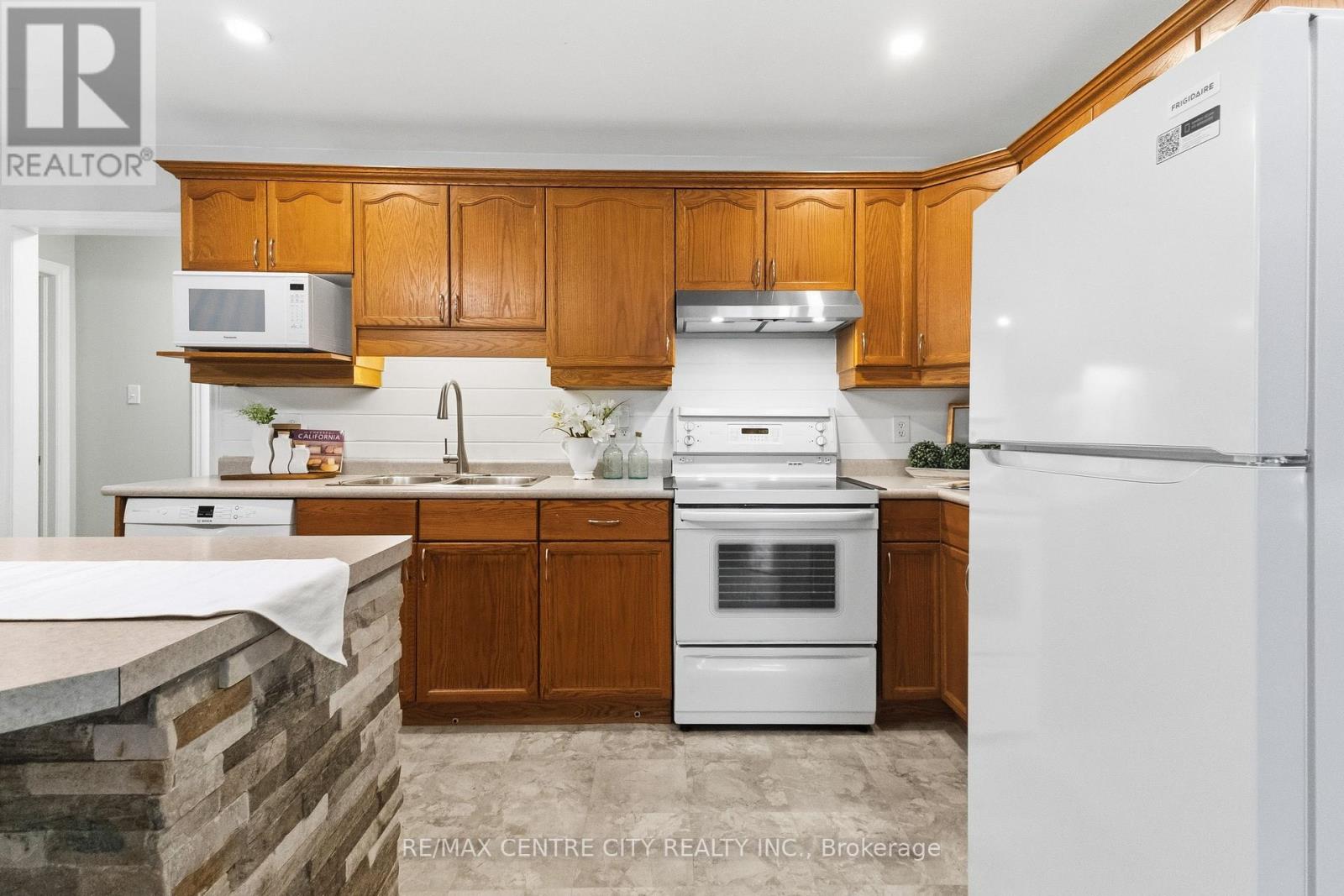 93 Mctaggart Court, London North, Ontario  N5X 3L9 - Photo 16 - X13685776