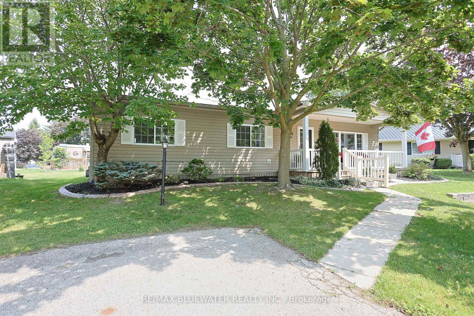 288 Concord Drive, South Huron (Stephen), Ontario  N0M 1T0 - Photo 6 - X13685778