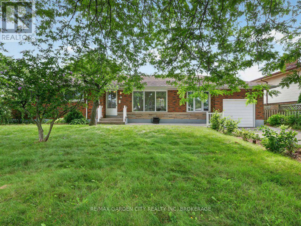 8 CHAMPA DRIVE, St. Catharines, Ontario