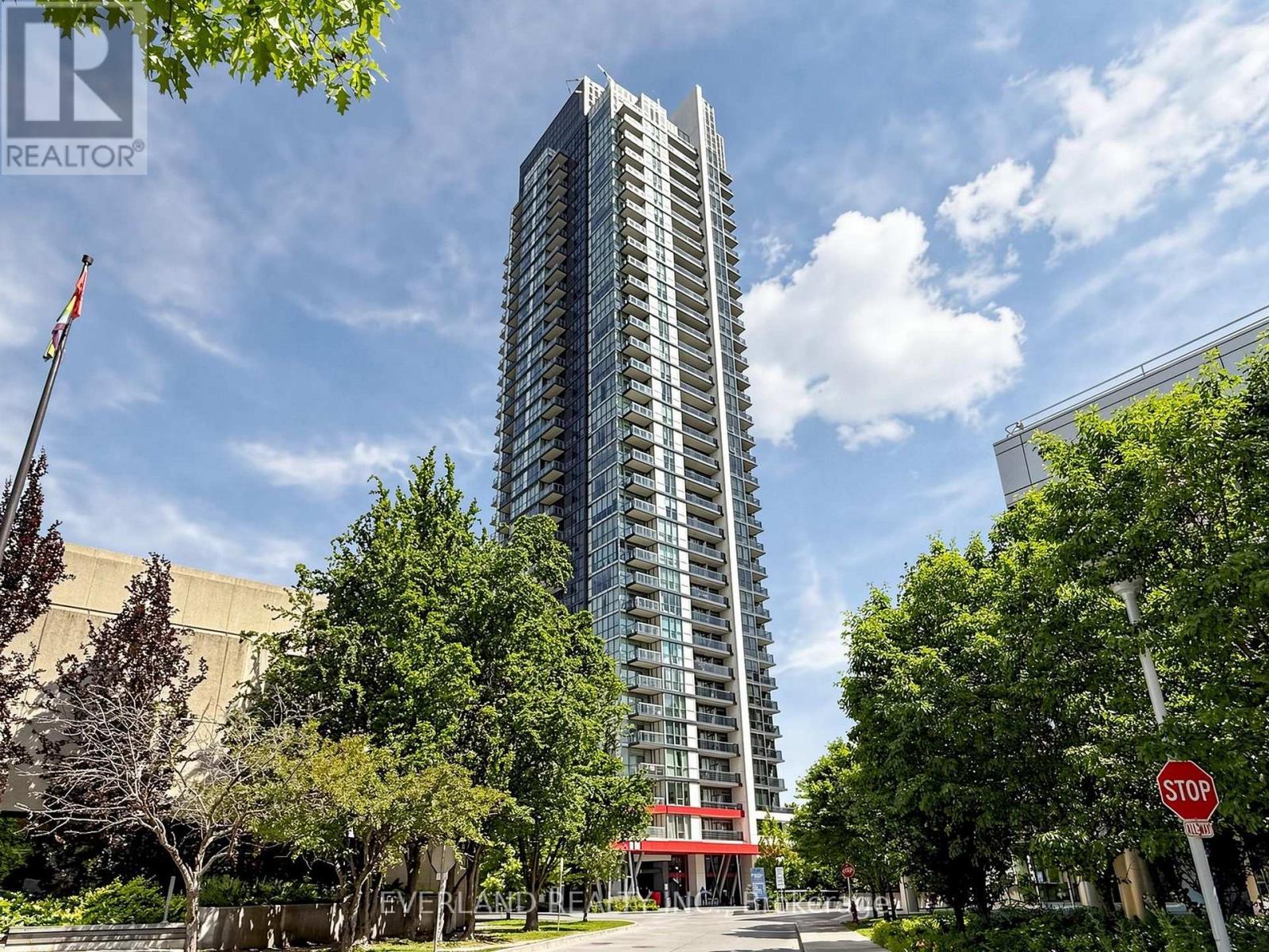 <div class="slider-price">$708,000</div><p>2307 - 88 Sheppard Avenue E, Toronto, Ontario</p>