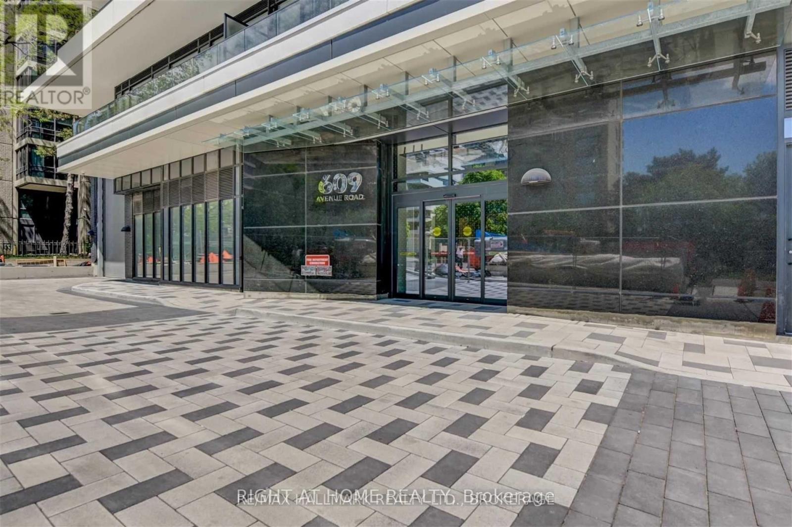 1806 - 609 Avenue Road, Toronto, Ontario  M4V 2K3 - Photo 2 - C13685752