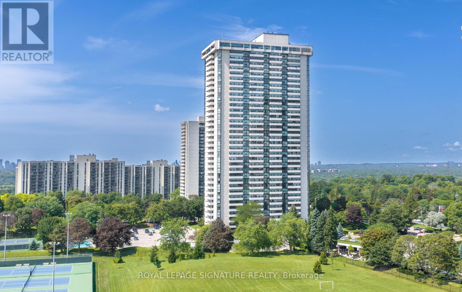 <div class="slider-price">$690,000</div><p>1703 - 3303 Don Mills Road, Toronto, Ontario</p>