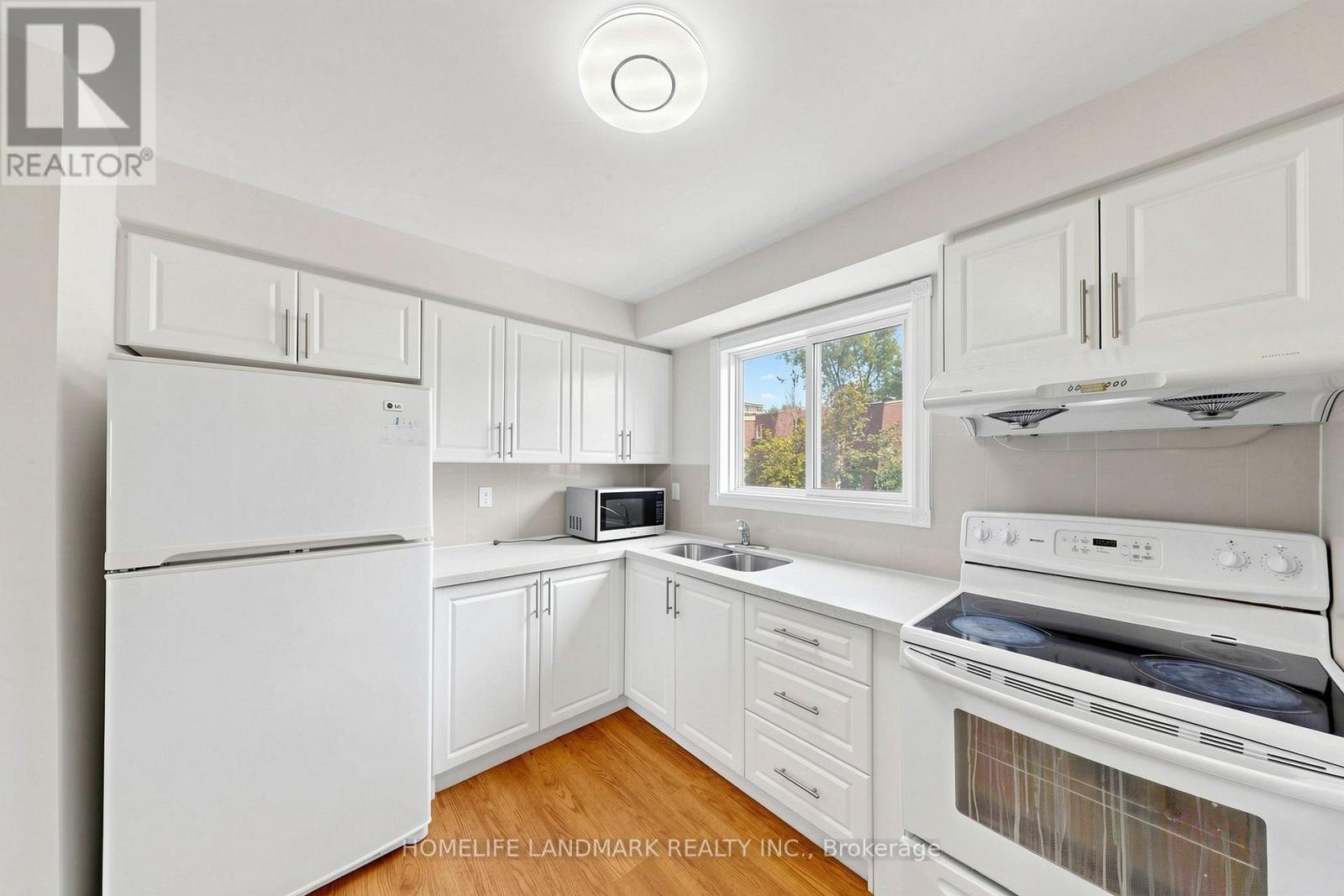 8 Rusty Crest Way, Toronto, Ontario  M2J 2Y4 - Photo 10 - C13685822