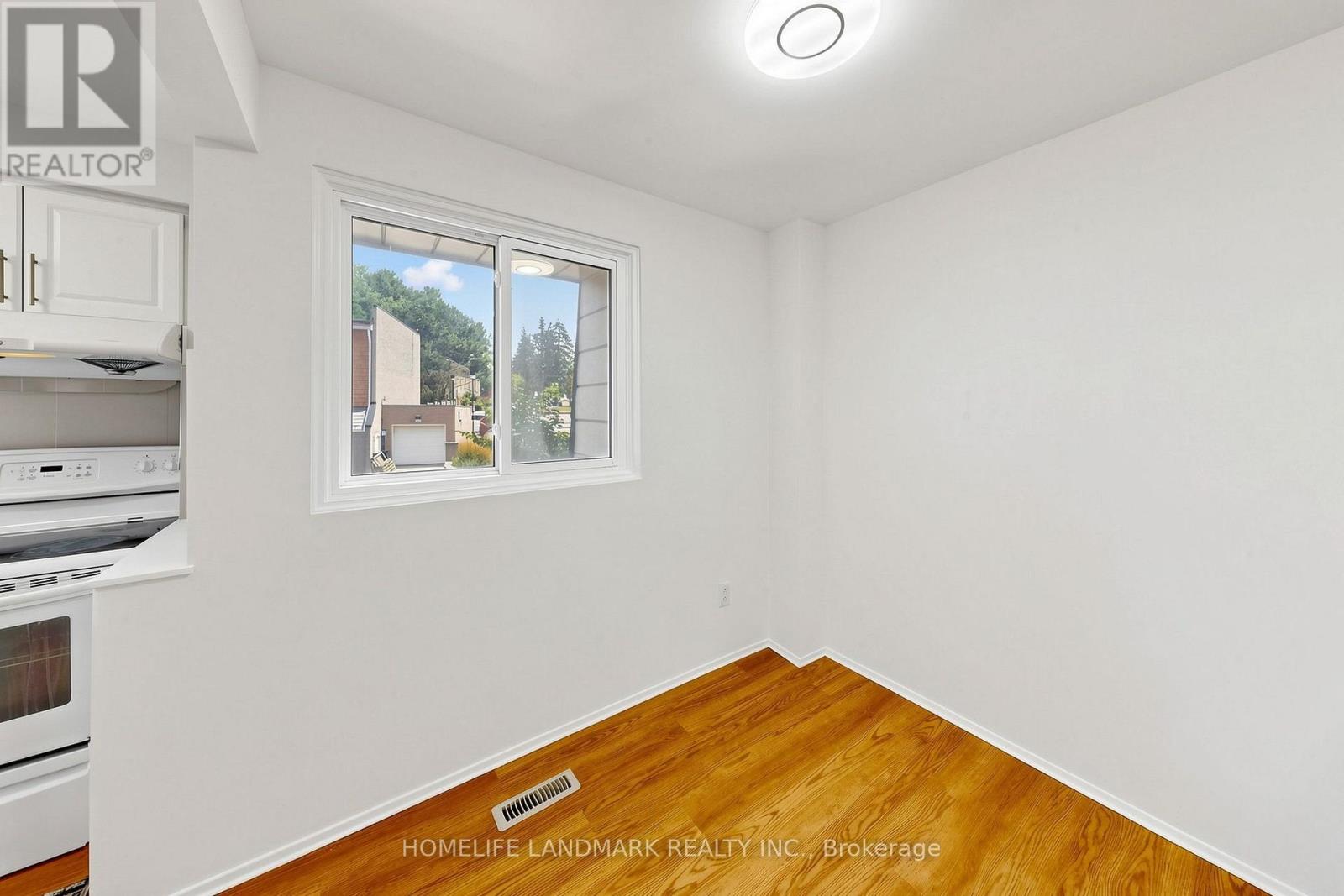 8 Rusty Crest Way, Toronto, Ontario  M2J 2Y4 - Photo 15 - C13685822