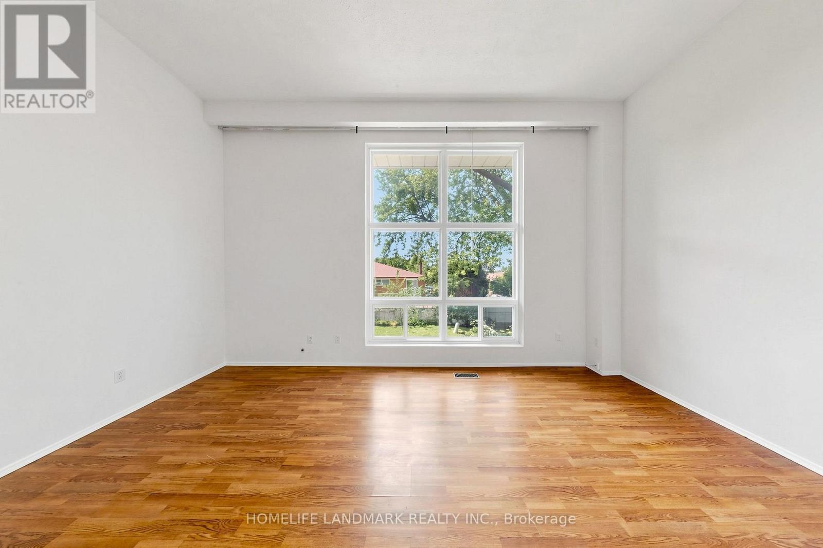 8 Rusty Crest Way, Toronto, Ontario  M2J 2Y4 - Photo 4 - C13685822