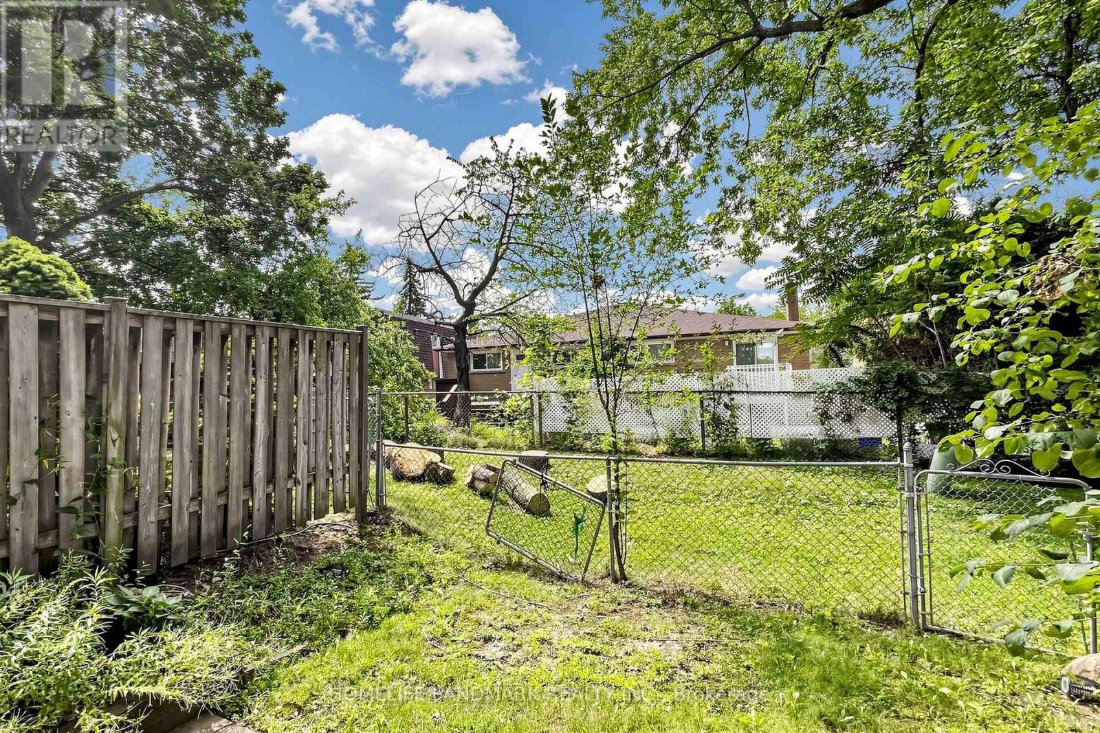 8 Rusty Crest Way, Toronto, Ontario  M2J 2Y4 - Photo 44 - C13685822