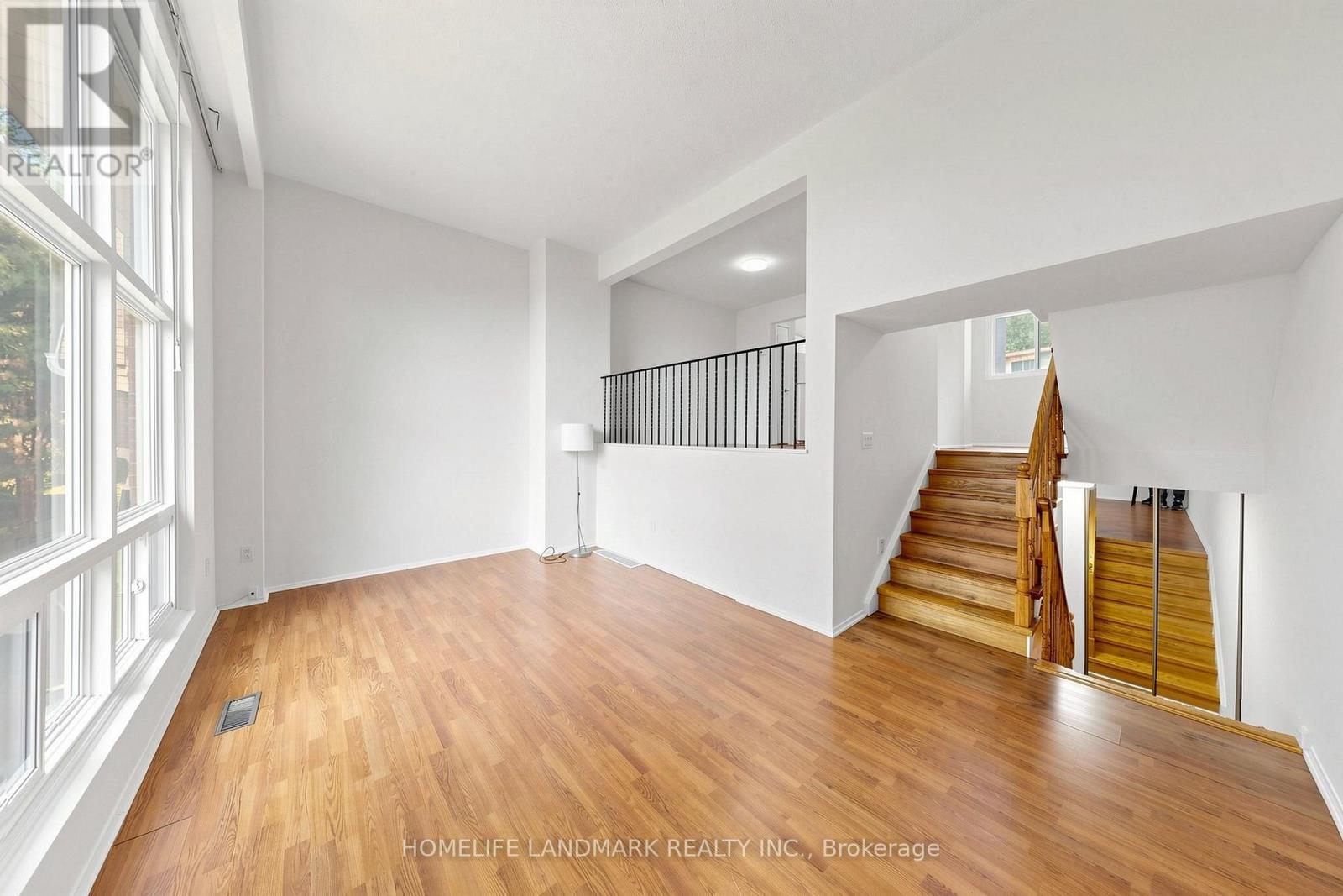 8 Rusty Crest Way, Toronto, Ontario  M2J 2Y4 - Photo 6 - C13685822