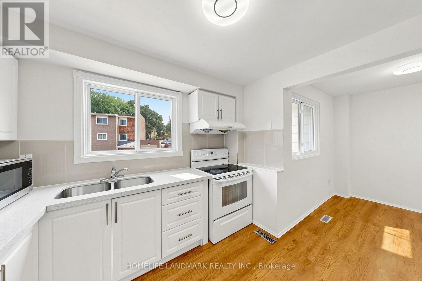 8 Rusty Crest Way, Toronto, Ontario  M2J 2Y4 - Photo 9 - C13685822