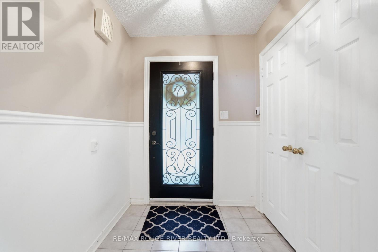 909 Ridge Valley Drive, Oshawa, Ontario  L1K 2G1 - Photo 3 - E13685746