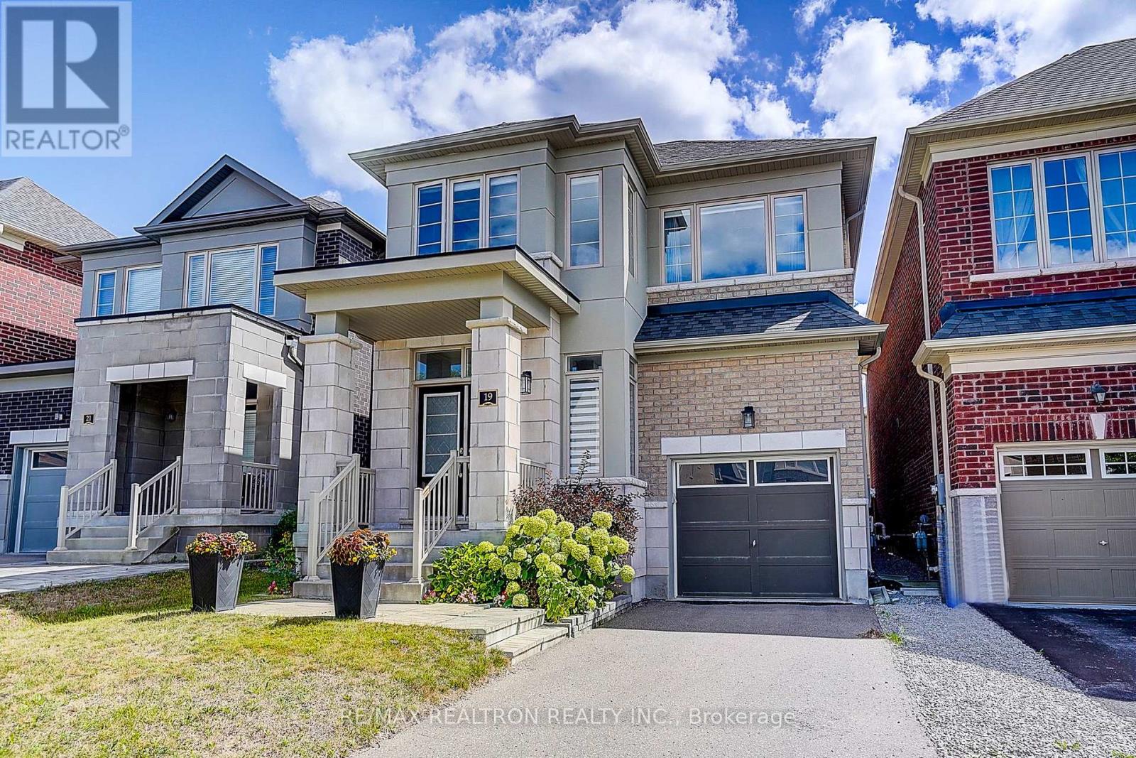 19 Falconridge Terrace, East Gwillimbury, Ontario  L0G 1V0 - Photo 1 - N13685712