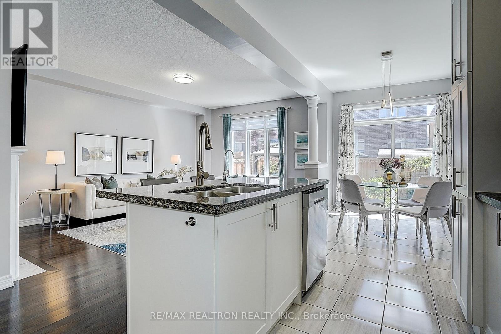19 Falconridge Terrace, East Gwillimbury, Ontario  L0G 1V0 - Photo 14 - N13685712