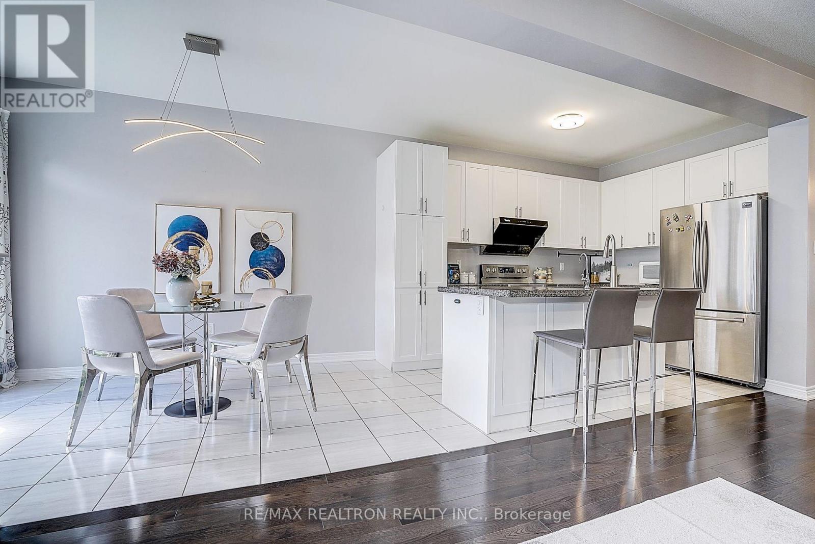 19 Falconridge Terrace, East Gwillimbury, Ontario  L0G 1V0 - Photo 15 - N13685712