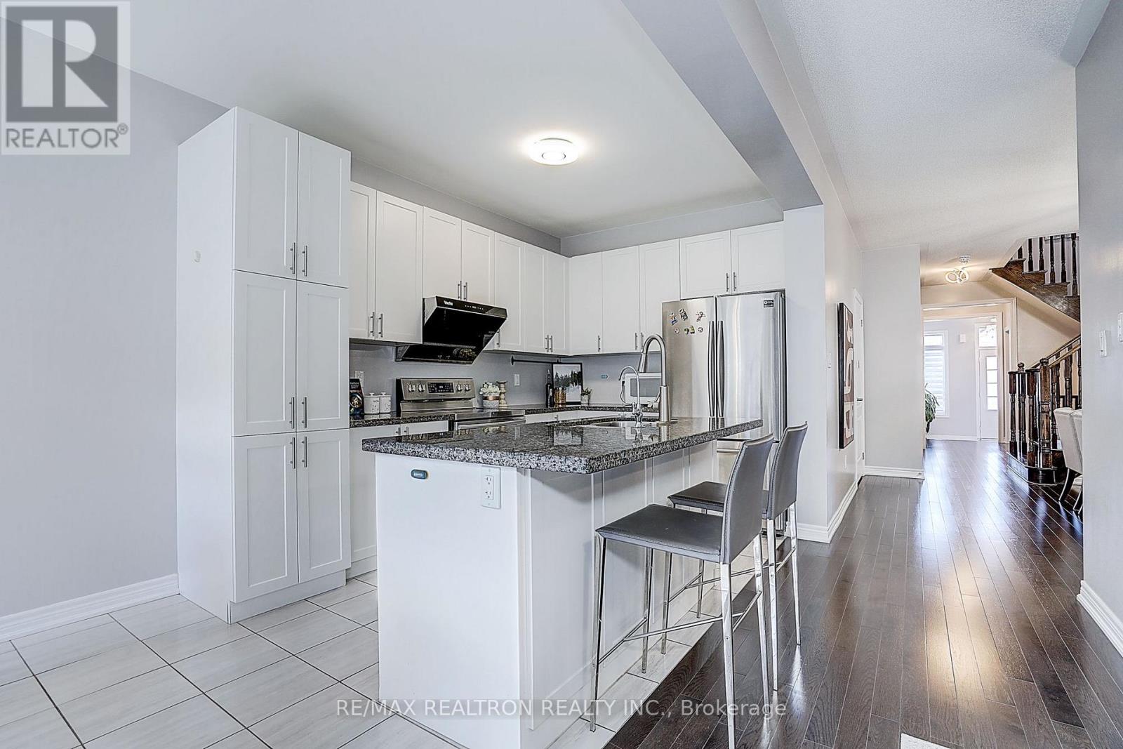 19 Falconridge Terrace, East Gwillimbury, Ontario  L0G 1V0 - Photo 16 - N13685712