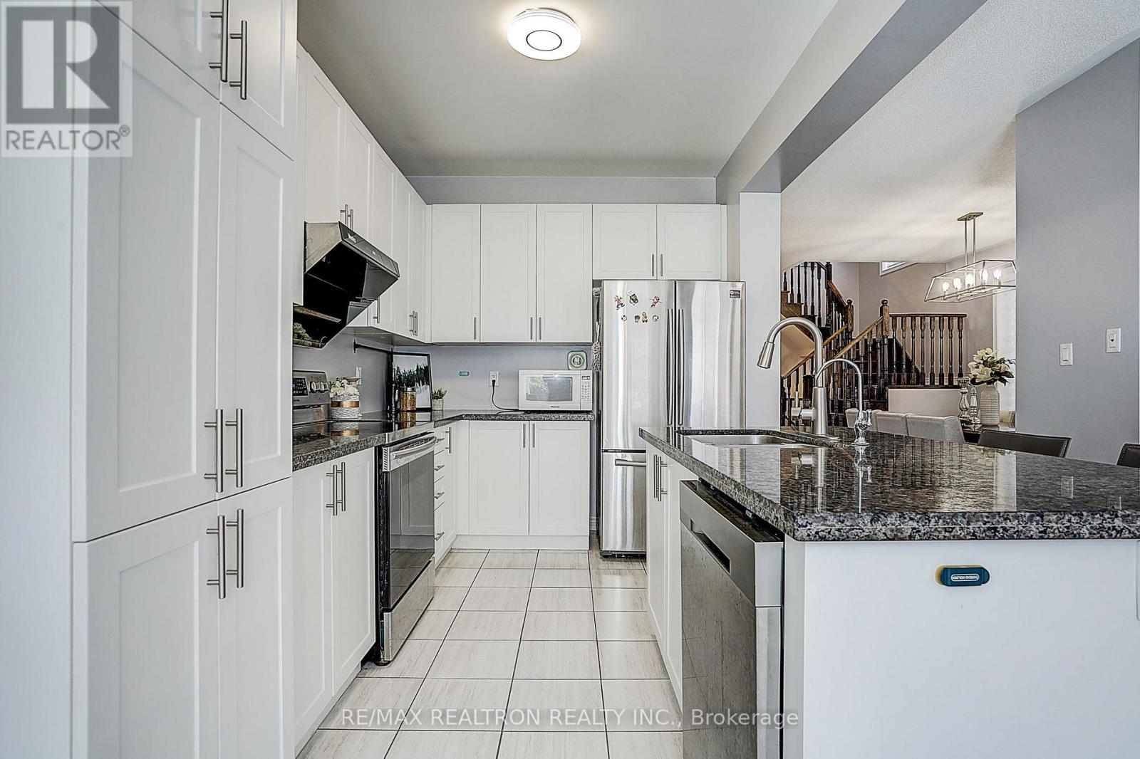 19 Falconridge Terrace, East Gwillimbury, Ontario  L0G 1V0 - Photo 17 - N13685712