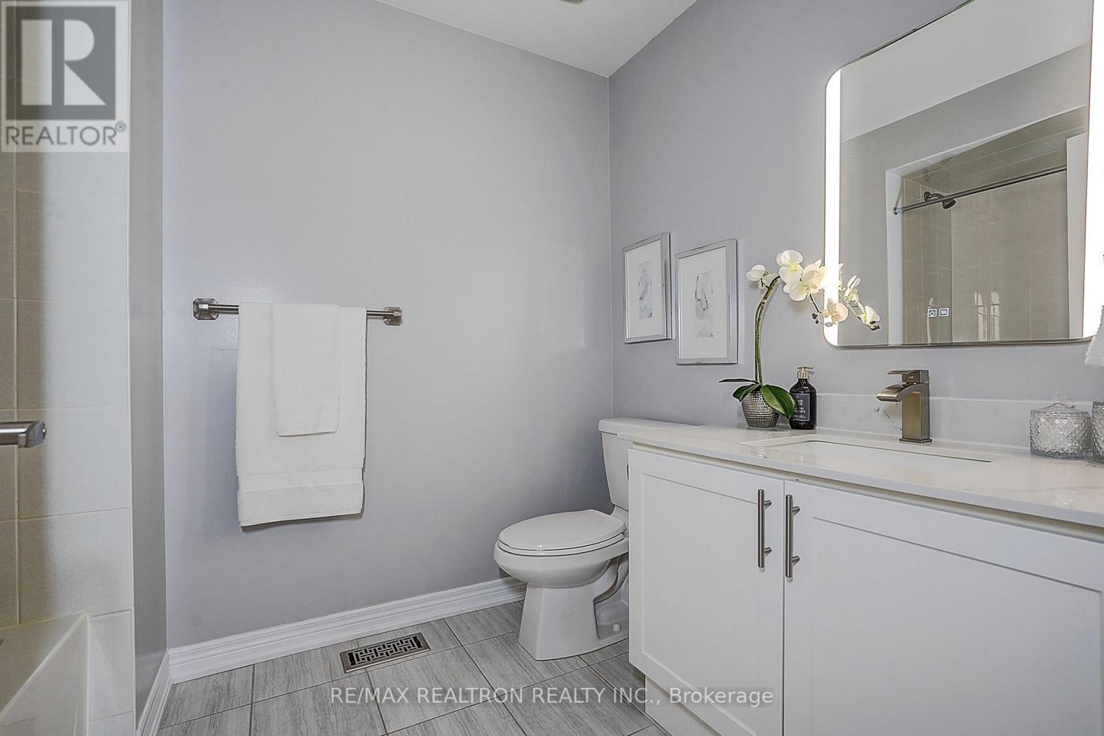 19 Falconridge Terrace, East Gwillimbury, Ontario  L0G 1V0 - Photo 33 - N13685712
