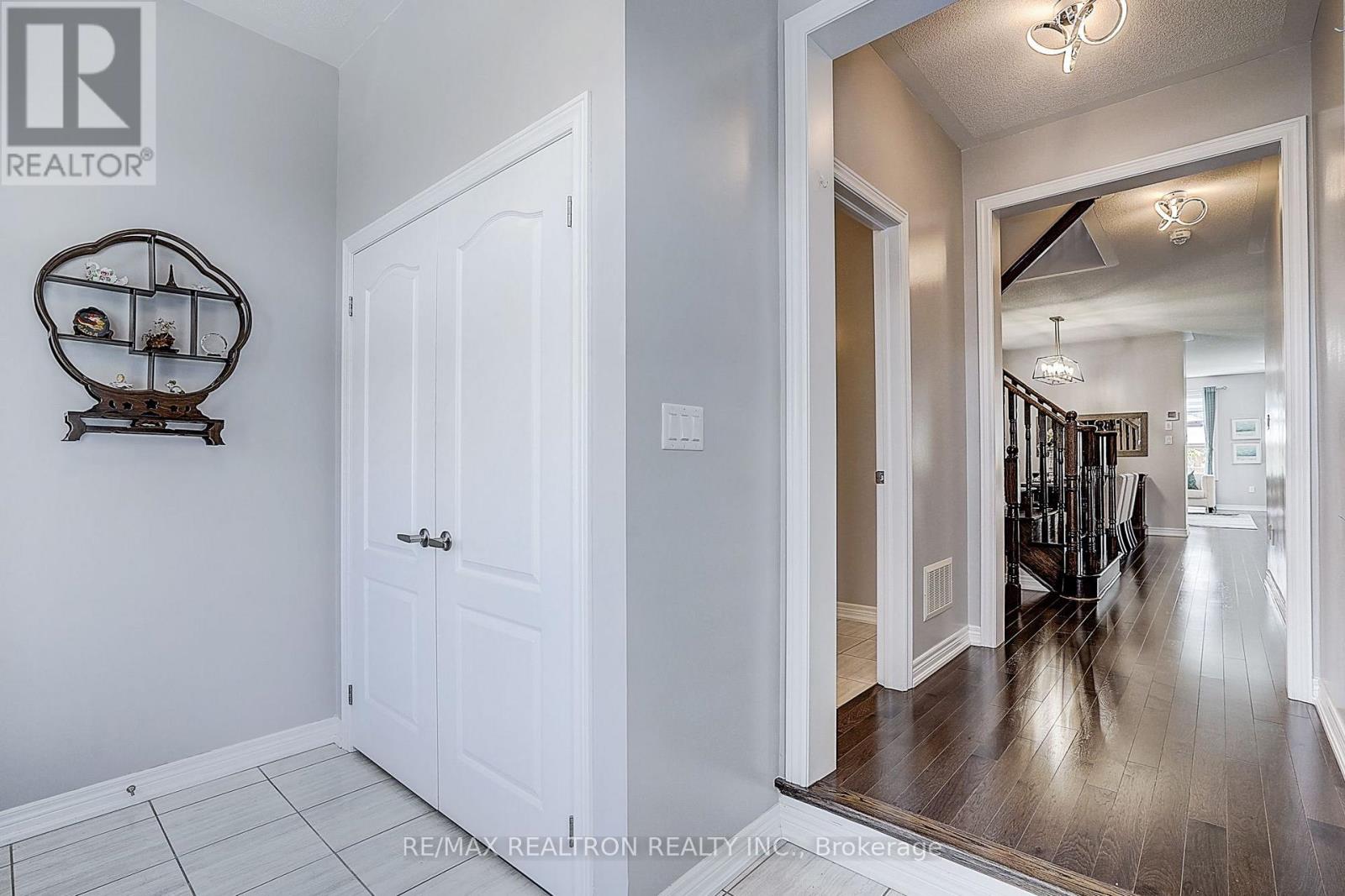 19 Falconridge Terrace, East Gwillimbury, Ontario  L0G 1V0 - Photo 4 - N13685712
