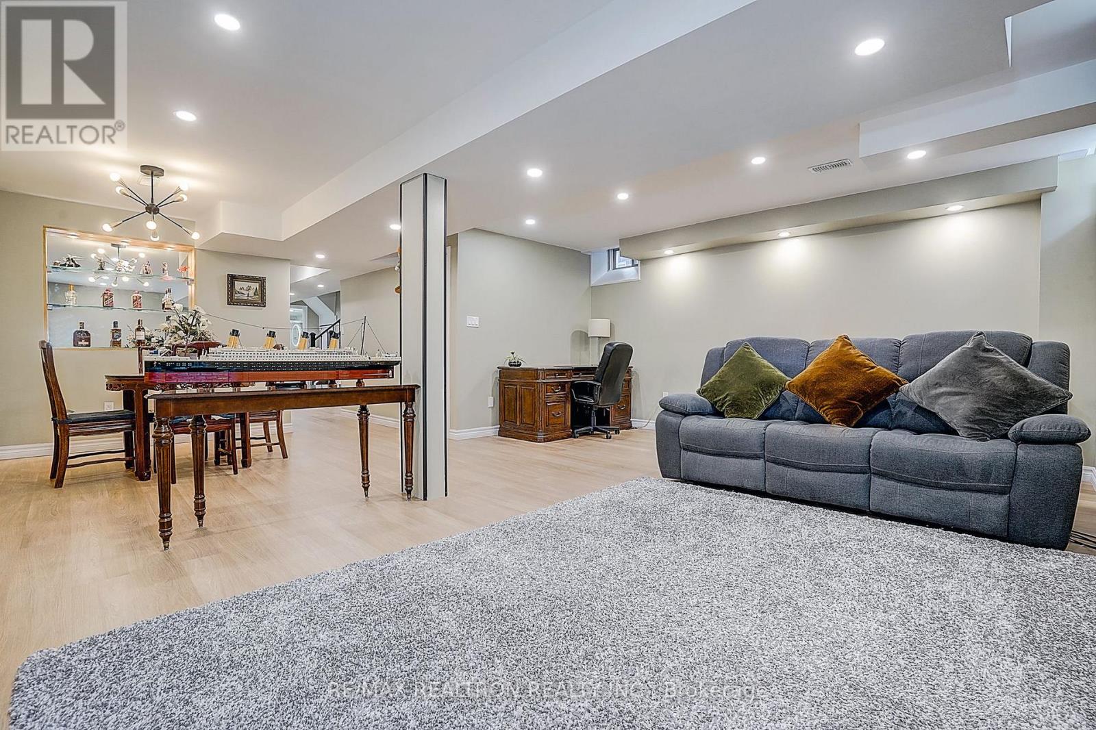 19 Falconridge Terrace, East Gwillimbury, Ontario  L0G 1V0 - Photo 43 - N13685712