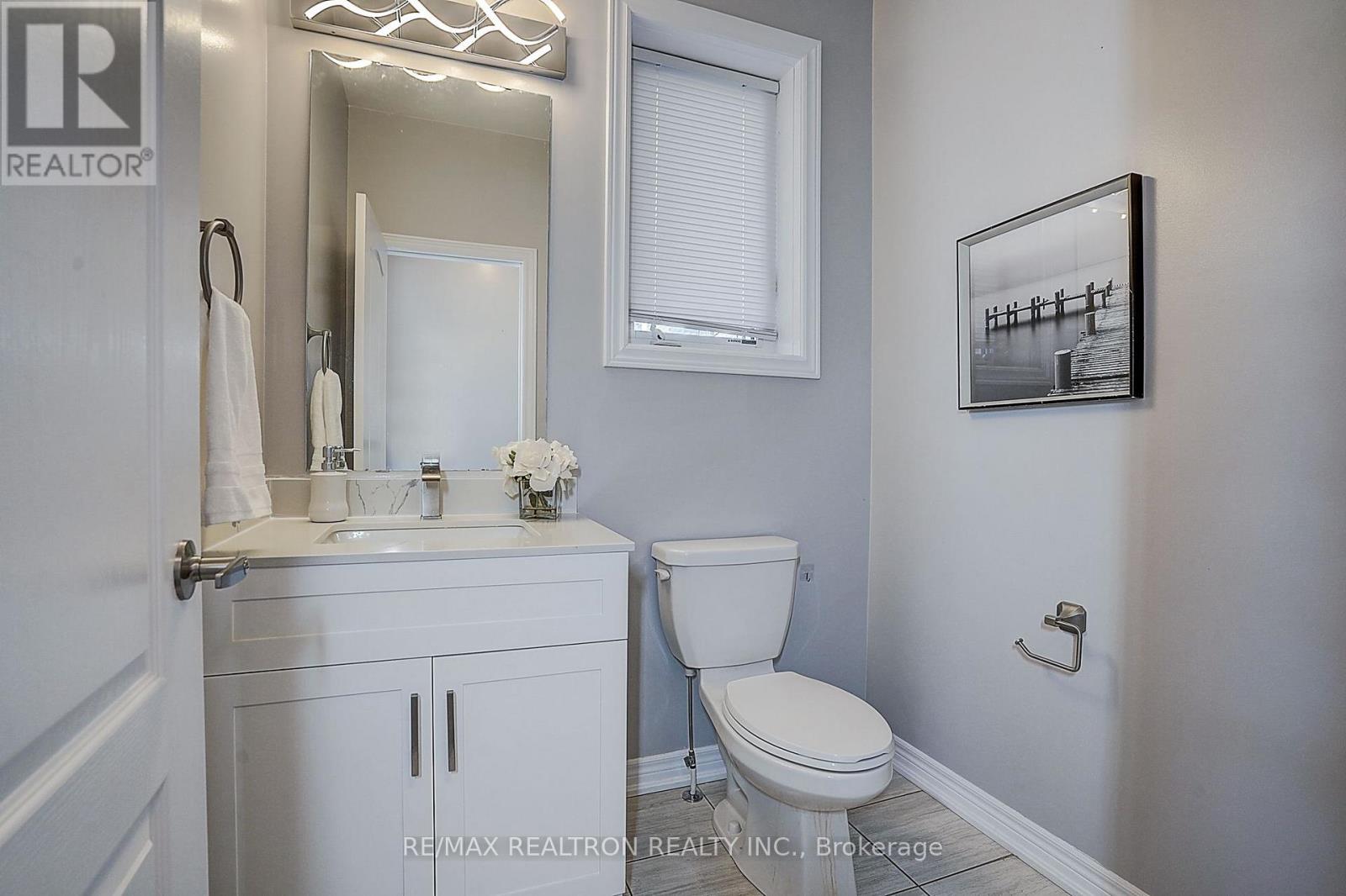 19 Falconridge Terrace, East Gwillimbury, Ontario  L0G 1V0 - Photo 6 - N13685712