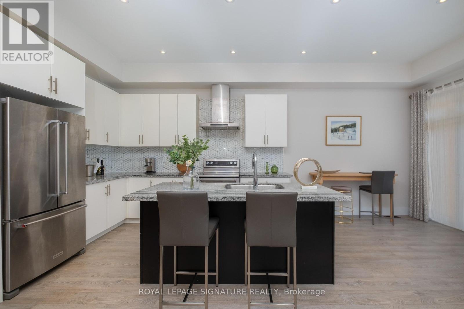 215 Elyse Court, Aurora, Ontario  L4G 2C9 - Photo 14 - N13685788