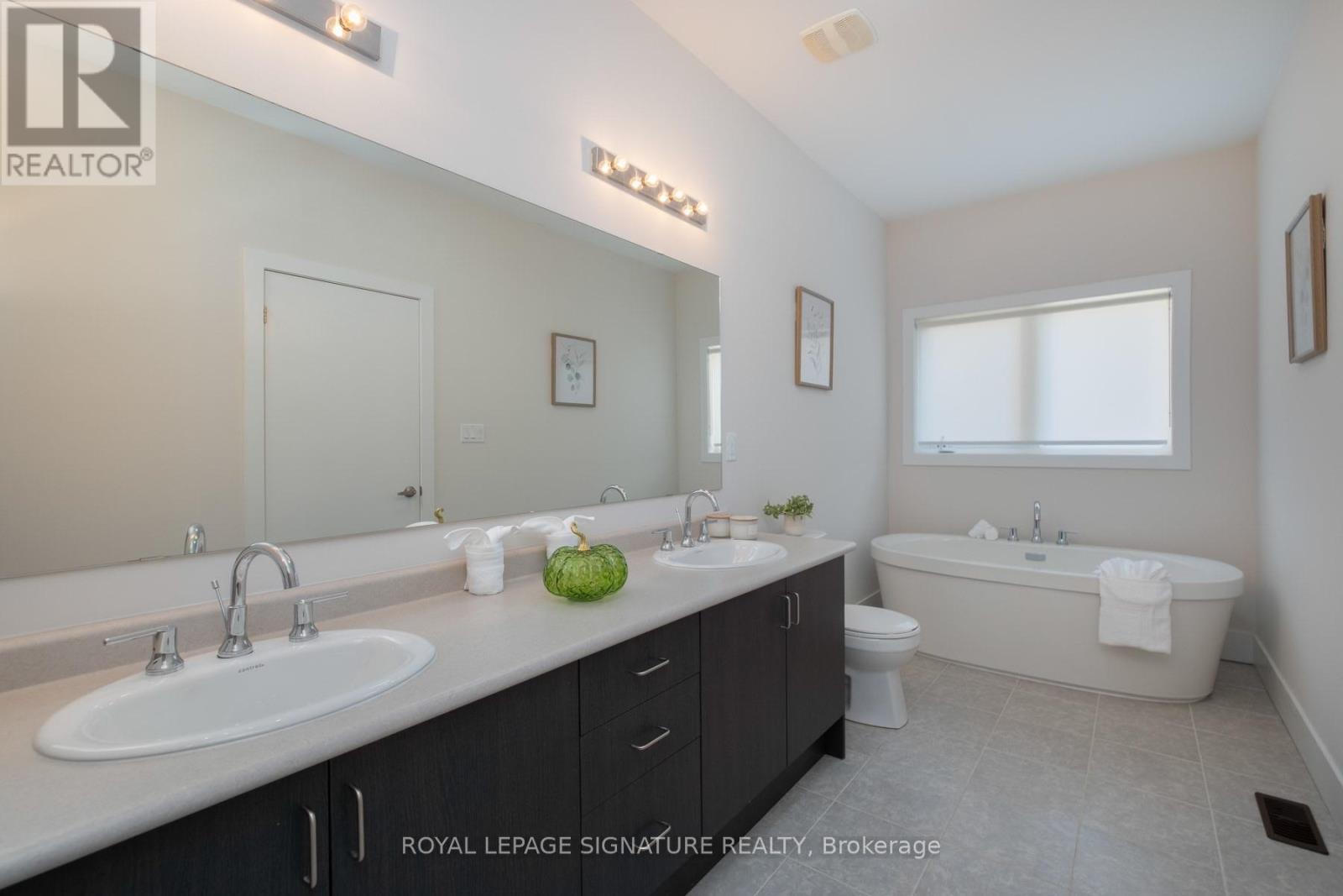 215 Elyse Court, Aurora, Ontario  L4G 2C9 - Photo 28 - N13685788