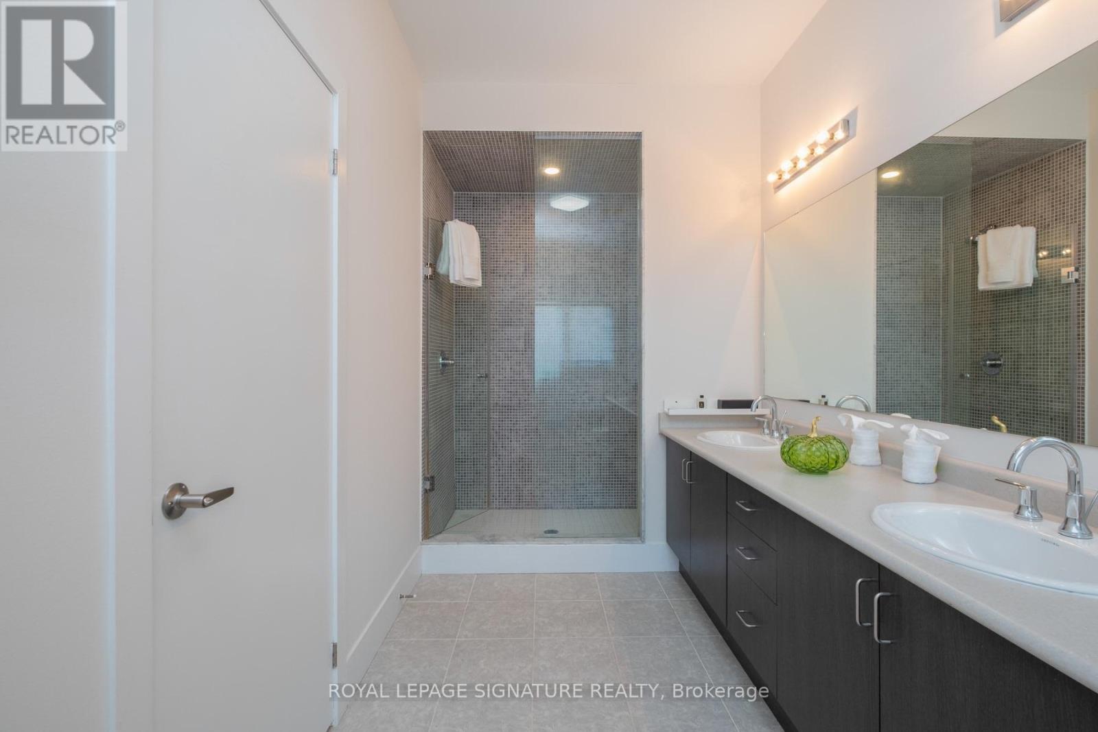 215 Elyse Court, Aurora, Ontario  L4G 2C9 - Photo 29 - N13685788