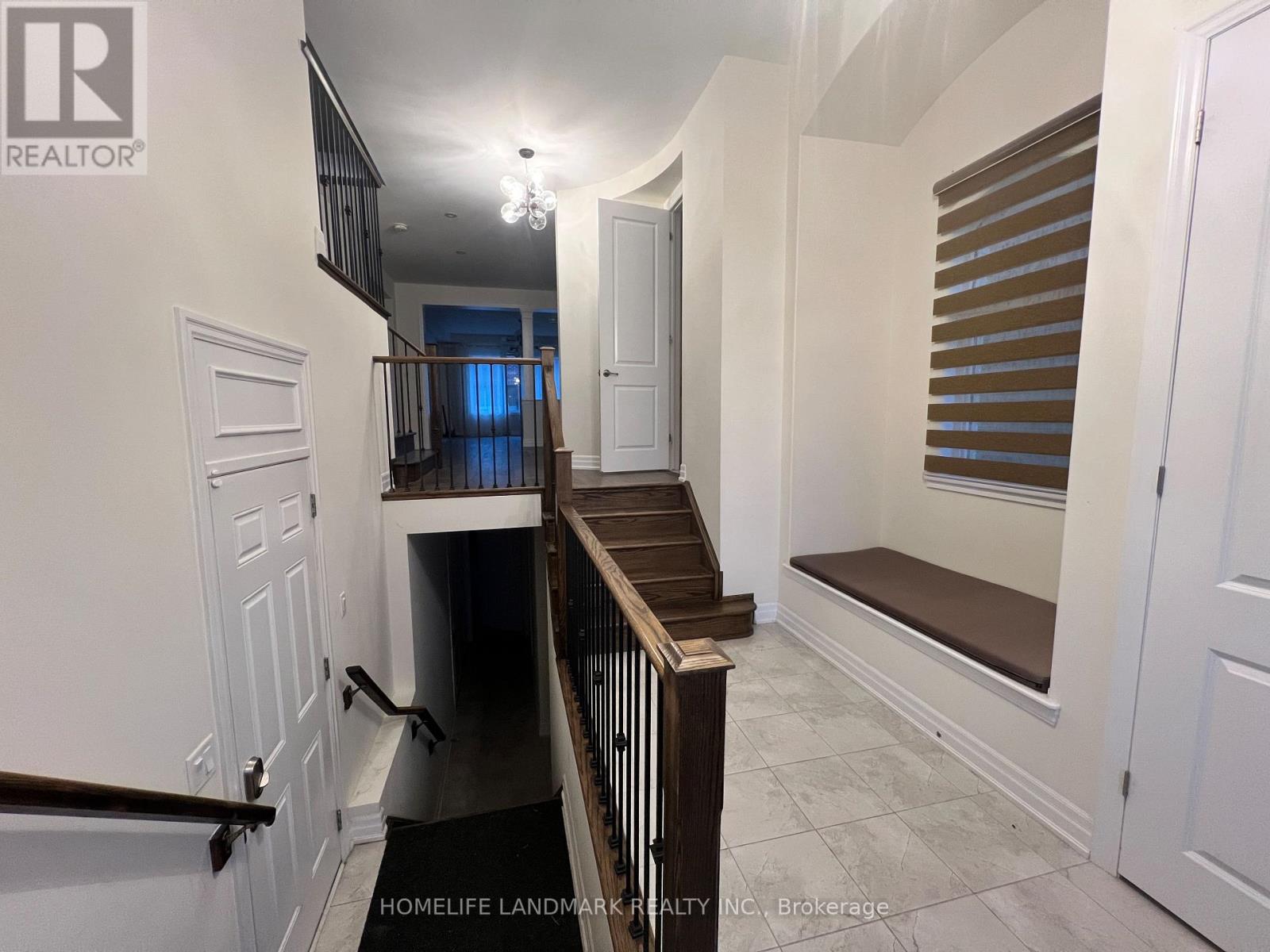 102 Fowley Drive, Oakville, Ontario  L6H 0V3 - Photo 2 - W13685710
